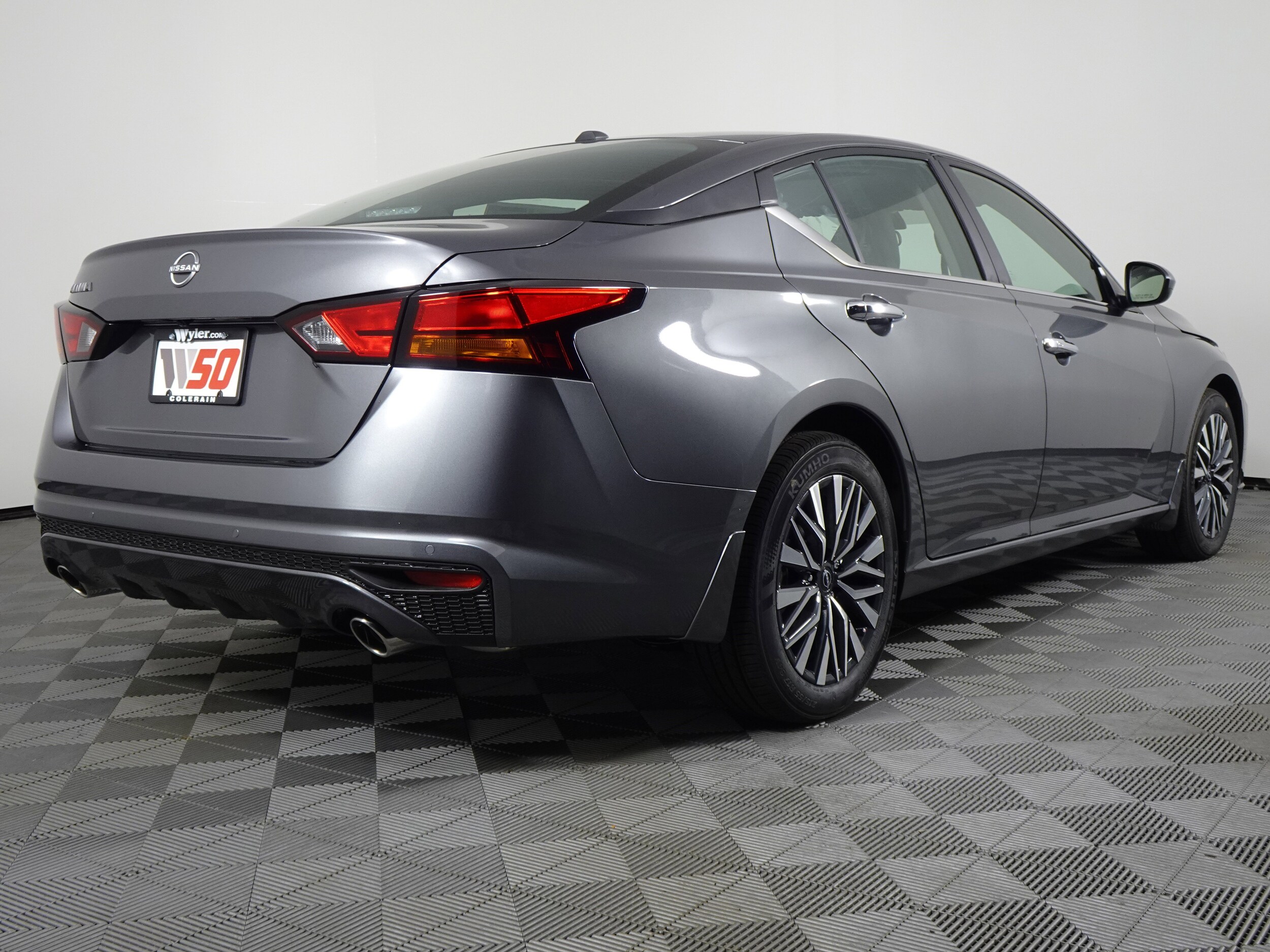 2025 Nissan Altima SV photo 2