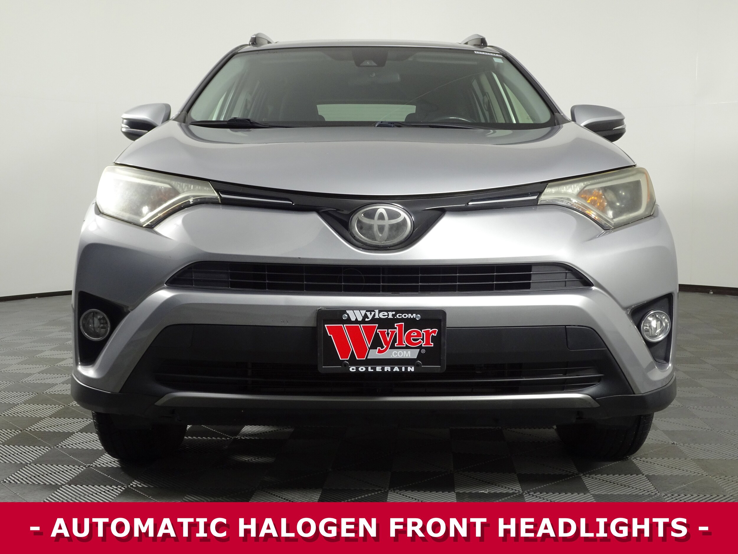 2018 Toyota RAV4 XLE photo 2