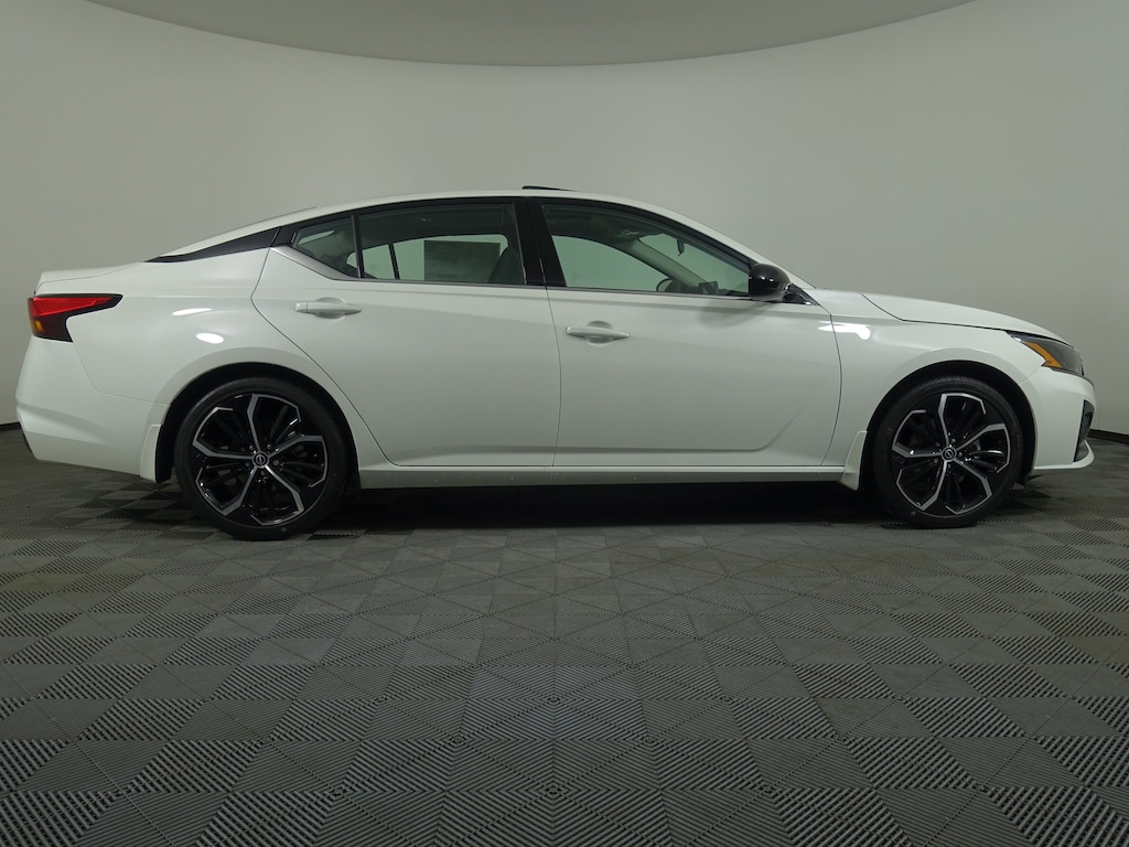 New 2025 Nissan Altima SR Sedan