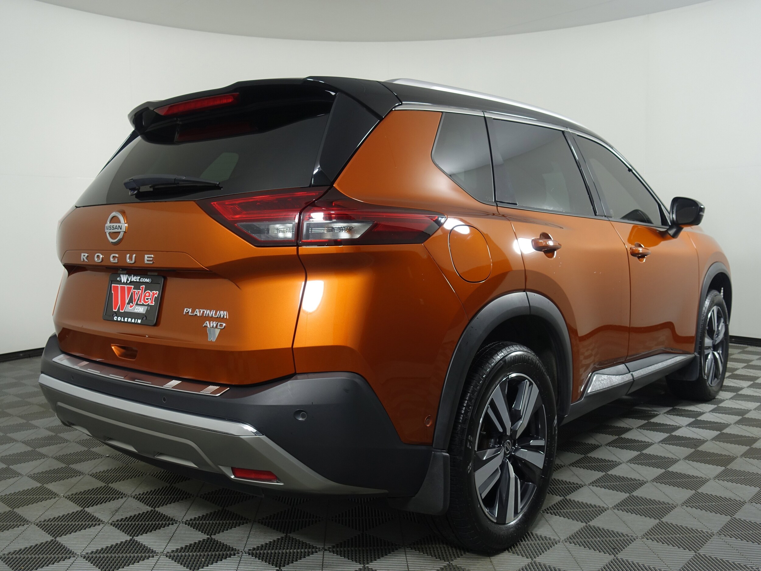 2021 Nissan Rogue Platinum photo 2
