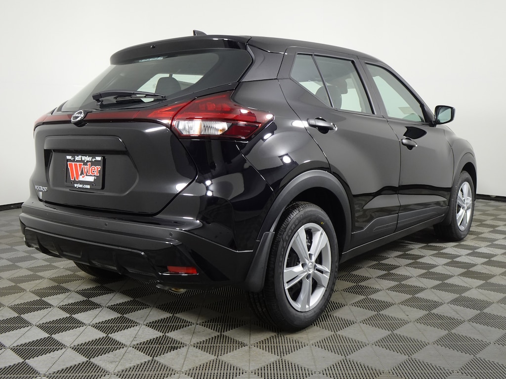 New 2025 Nissan Kicks Play S SUV