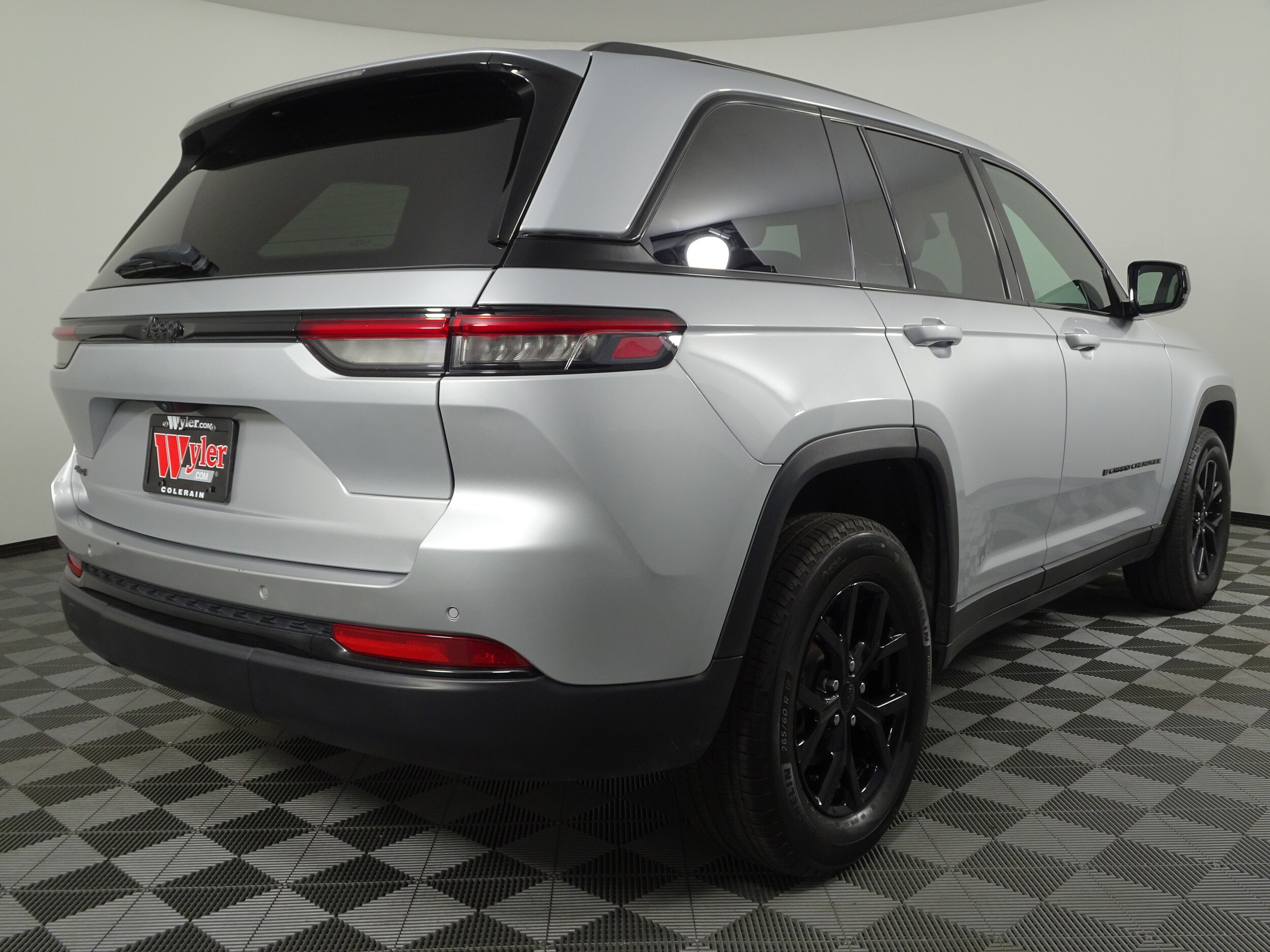 2024 Jeep Grand Cherokee Altitude X photo 3