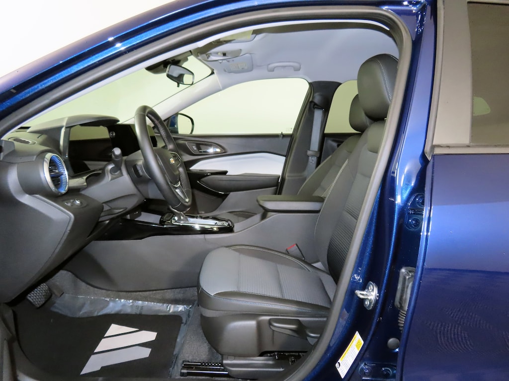 Used 2024 Chevrolet Trax LT SUV