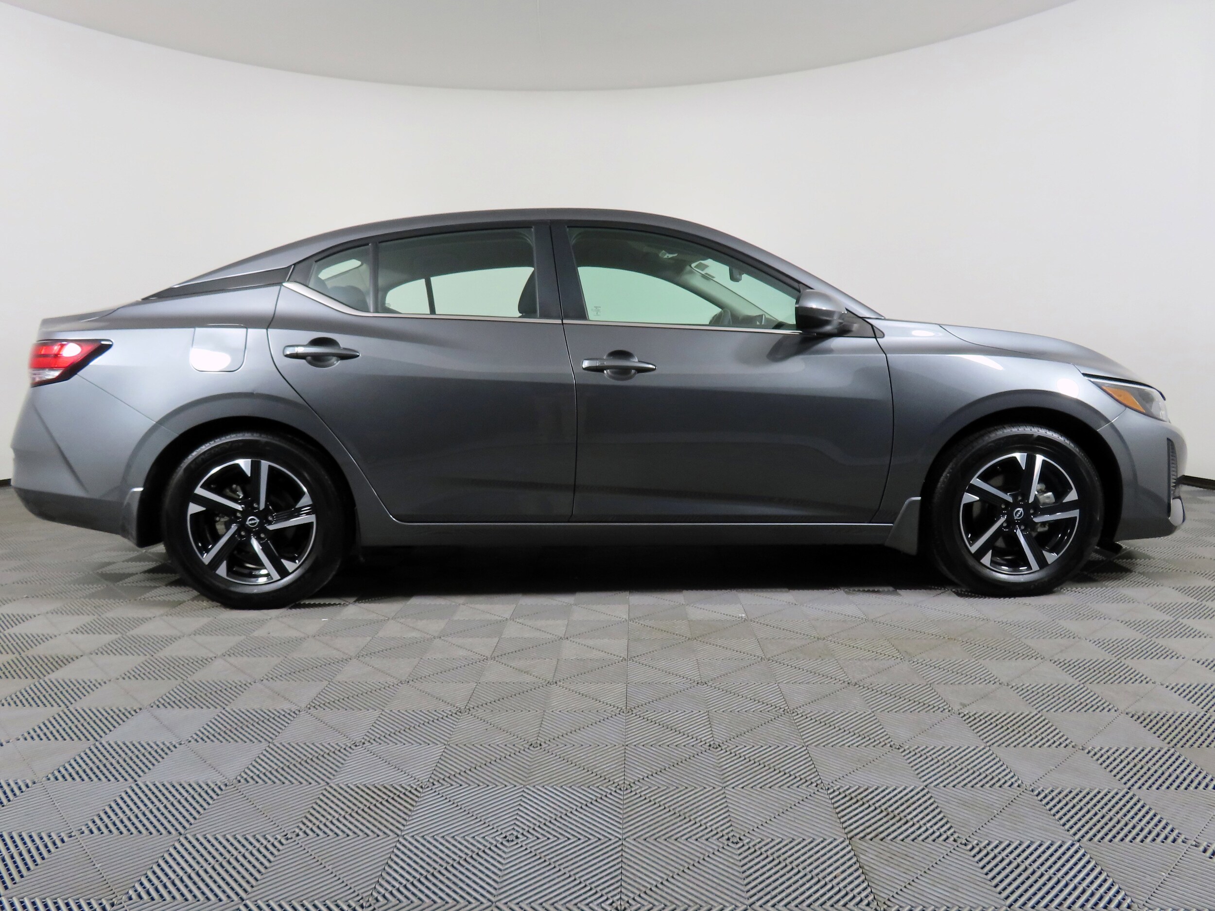 2025 Nissan Sentra SV photo 2