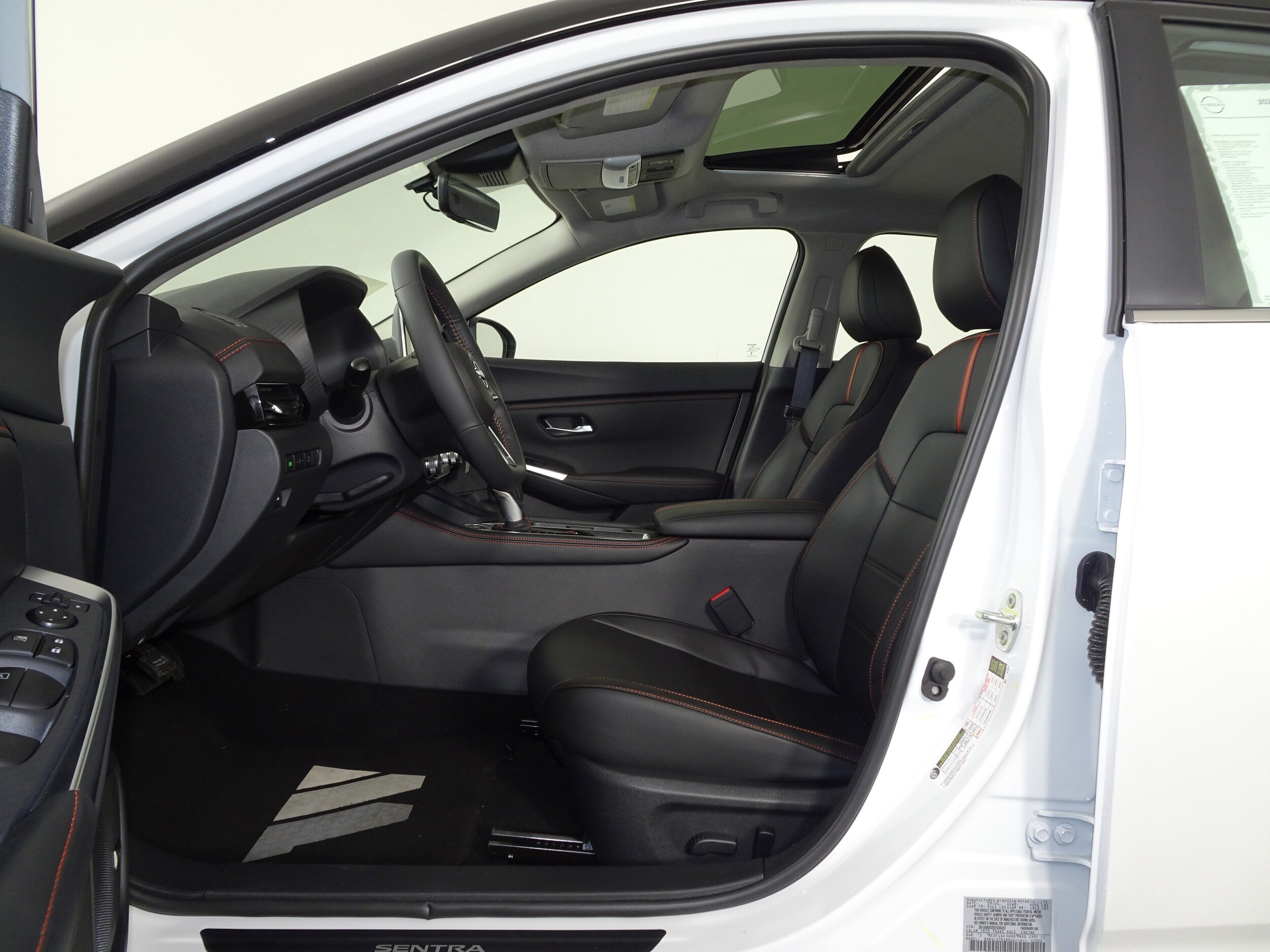 2025 Nissan Sentra SR photo 4