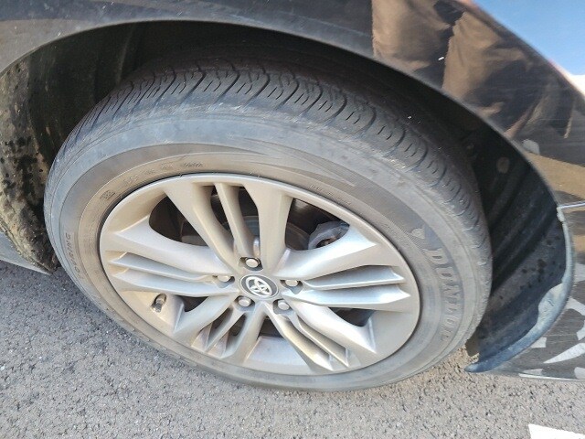 2017 Toyota Camry SE photo 3