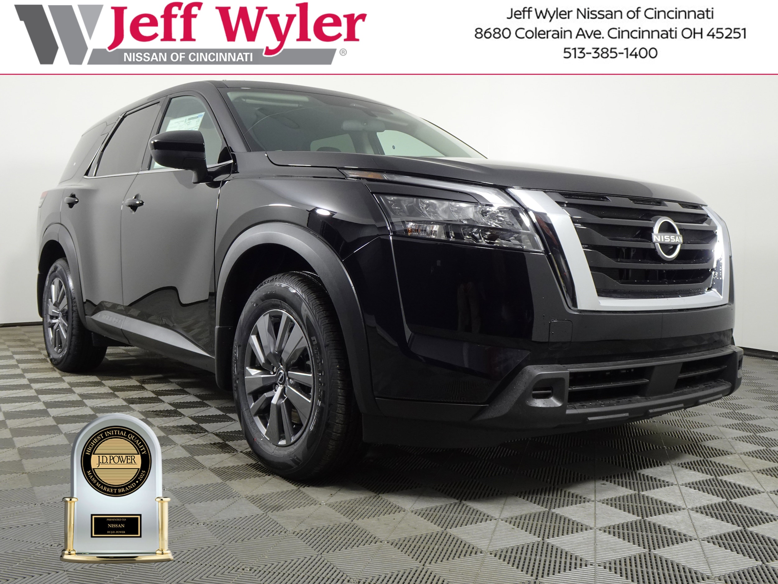 2025 Nissan Pathfinder S's photo