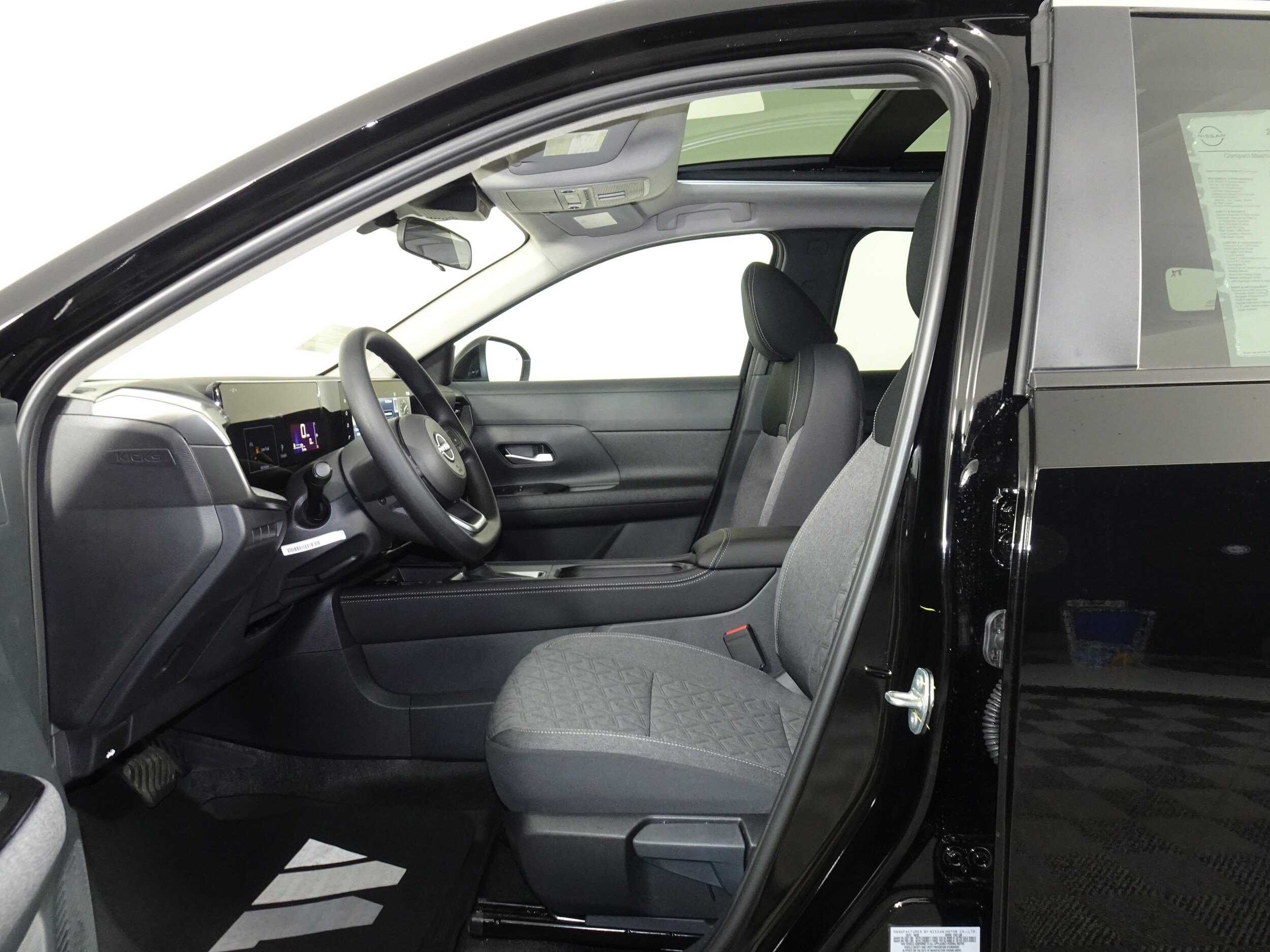 2025 Nissan Kicks SV photo 3