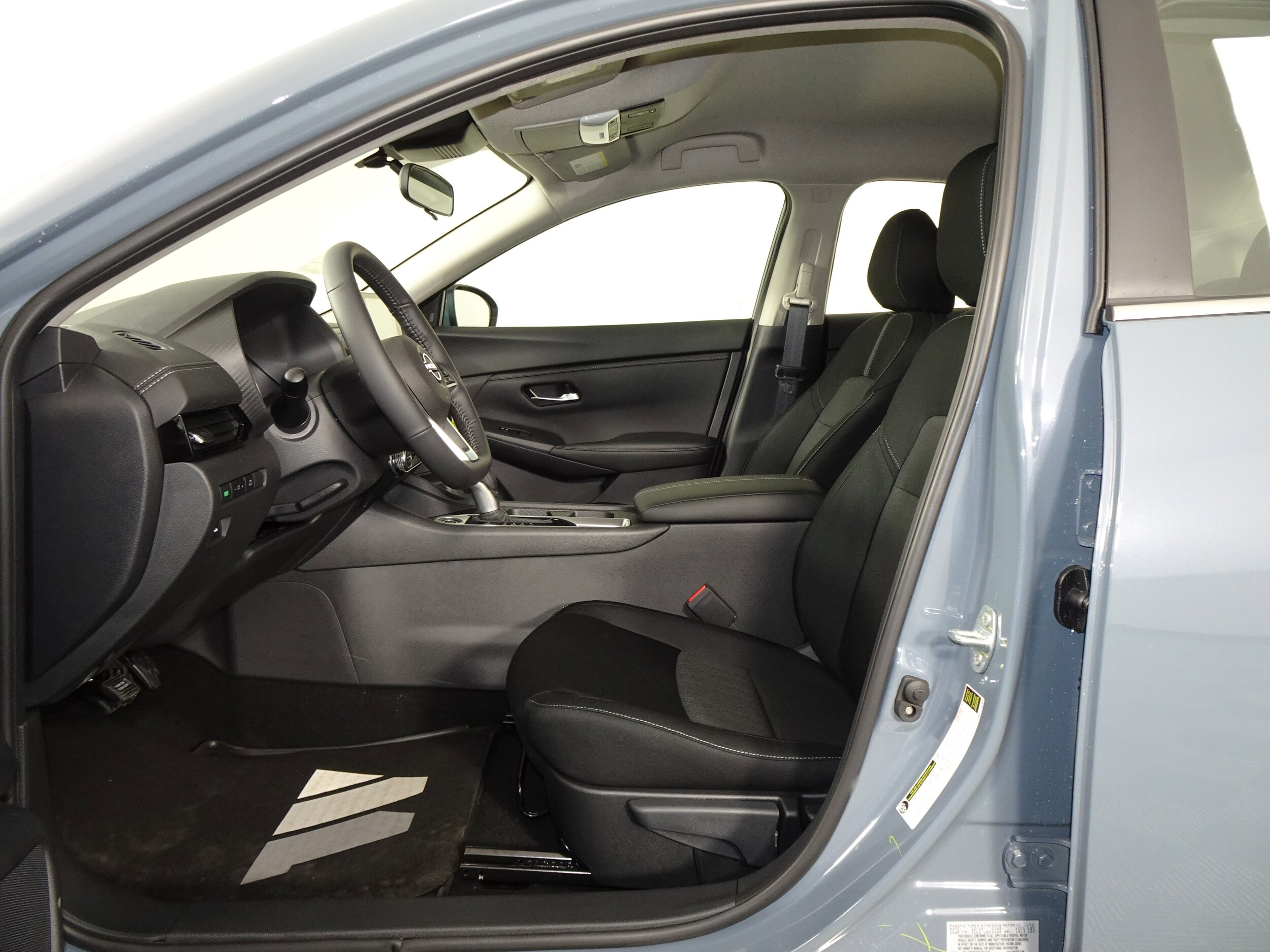 2025 Nissan Sentra SV photo 3