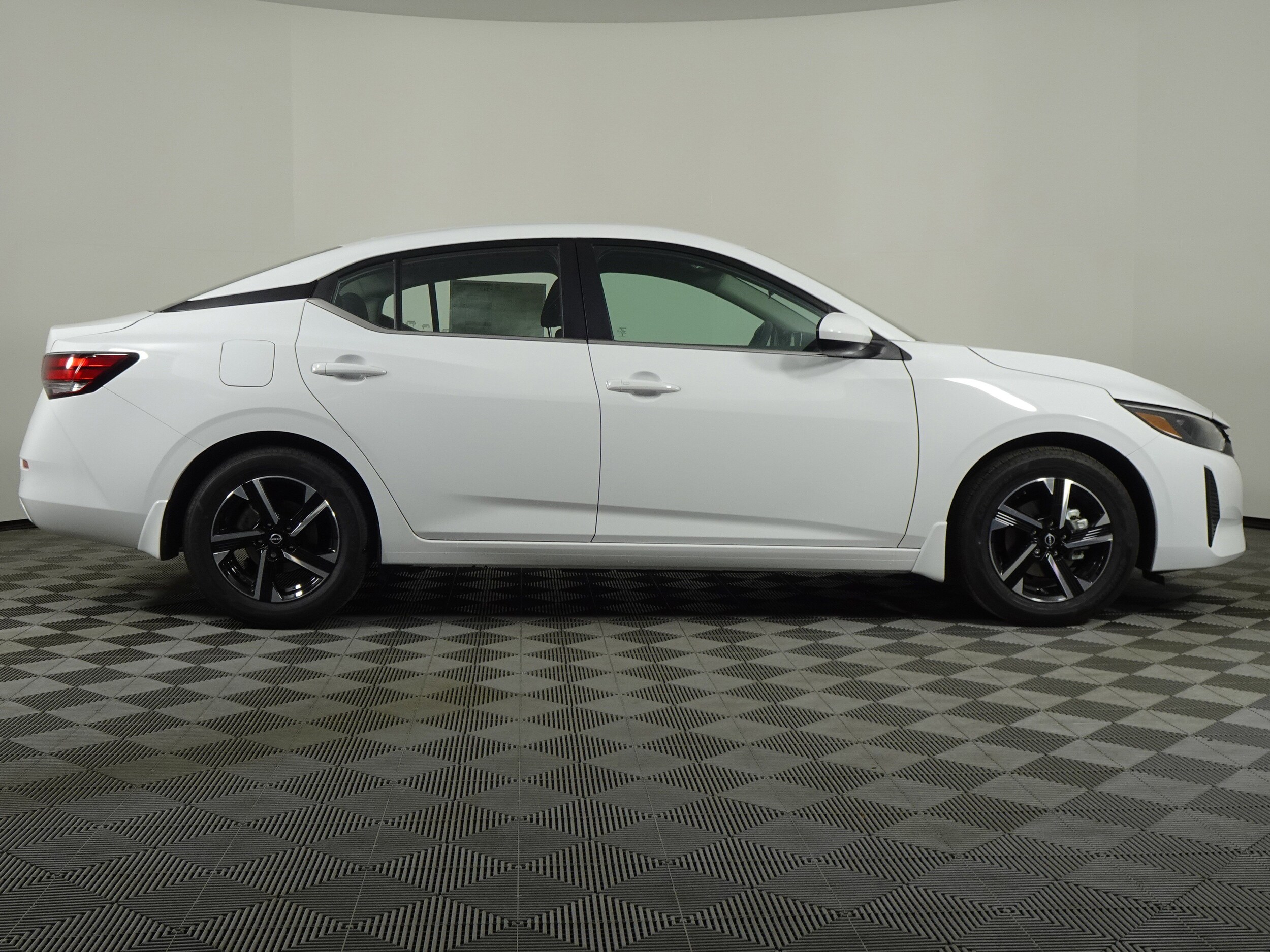 2025 Nissan Sentra SV photo 2