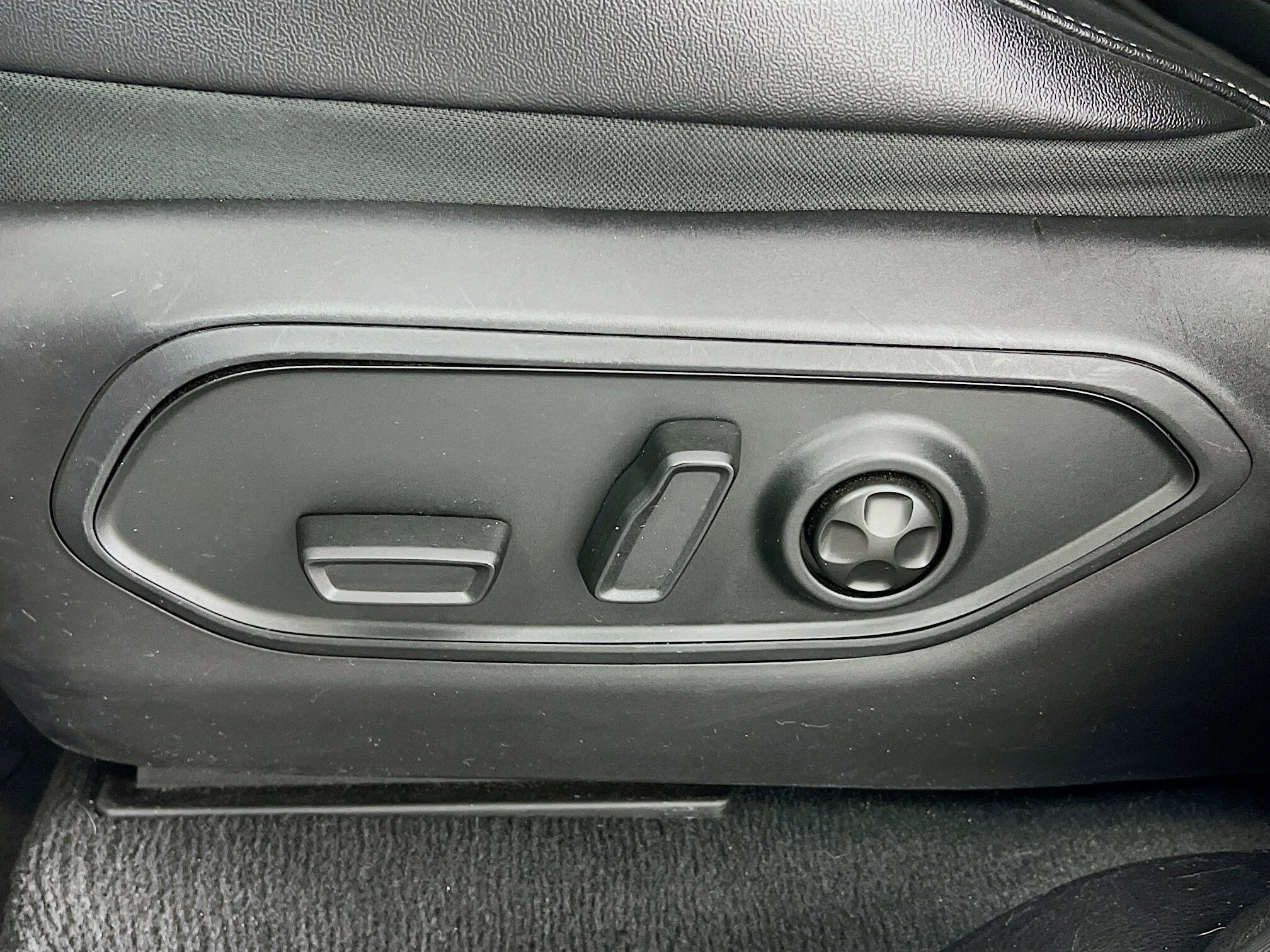 2024 Jeep Grand Cherokee Altitude photo 3