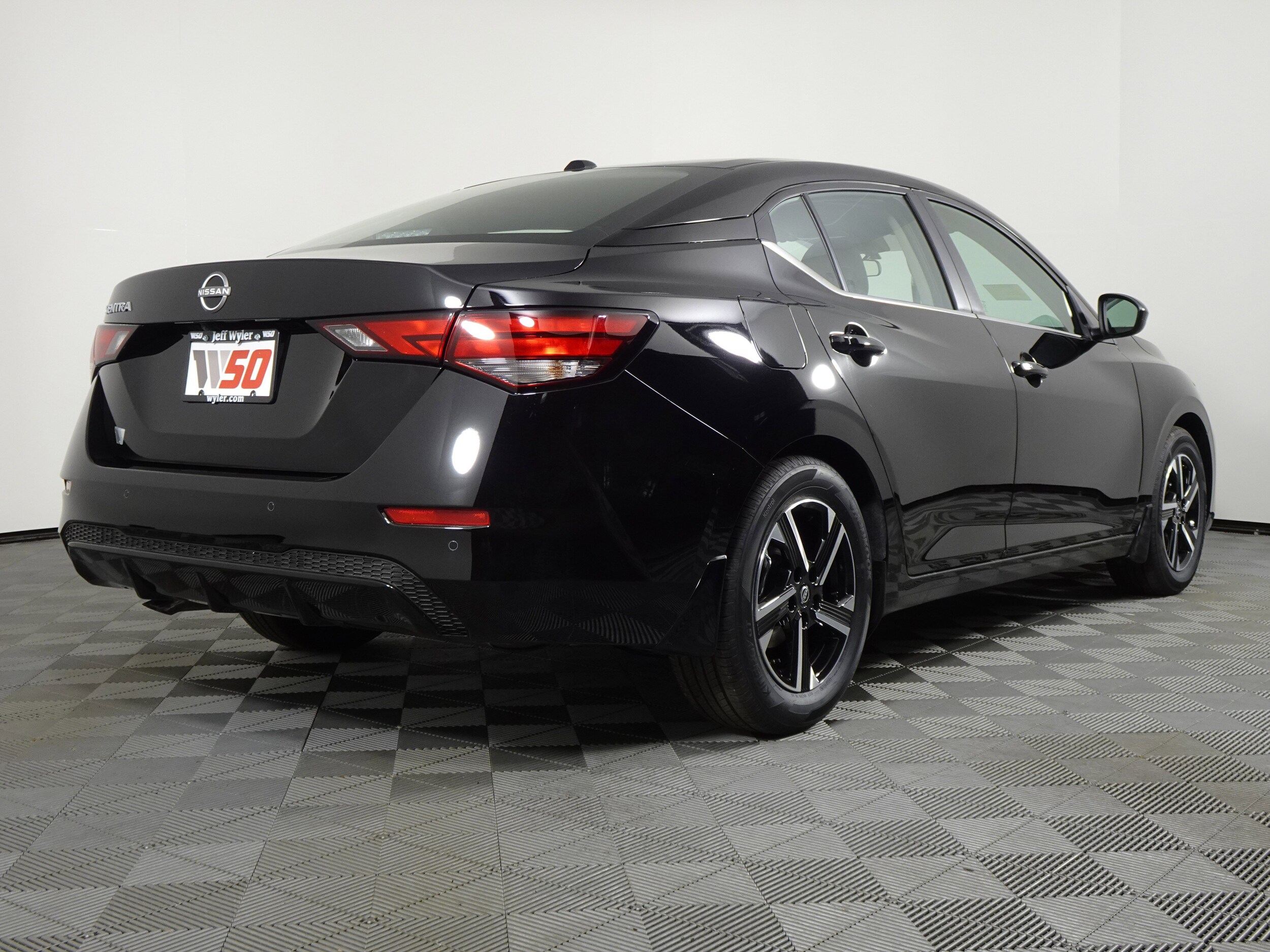 2025 Nissan Sentra SV photo 3