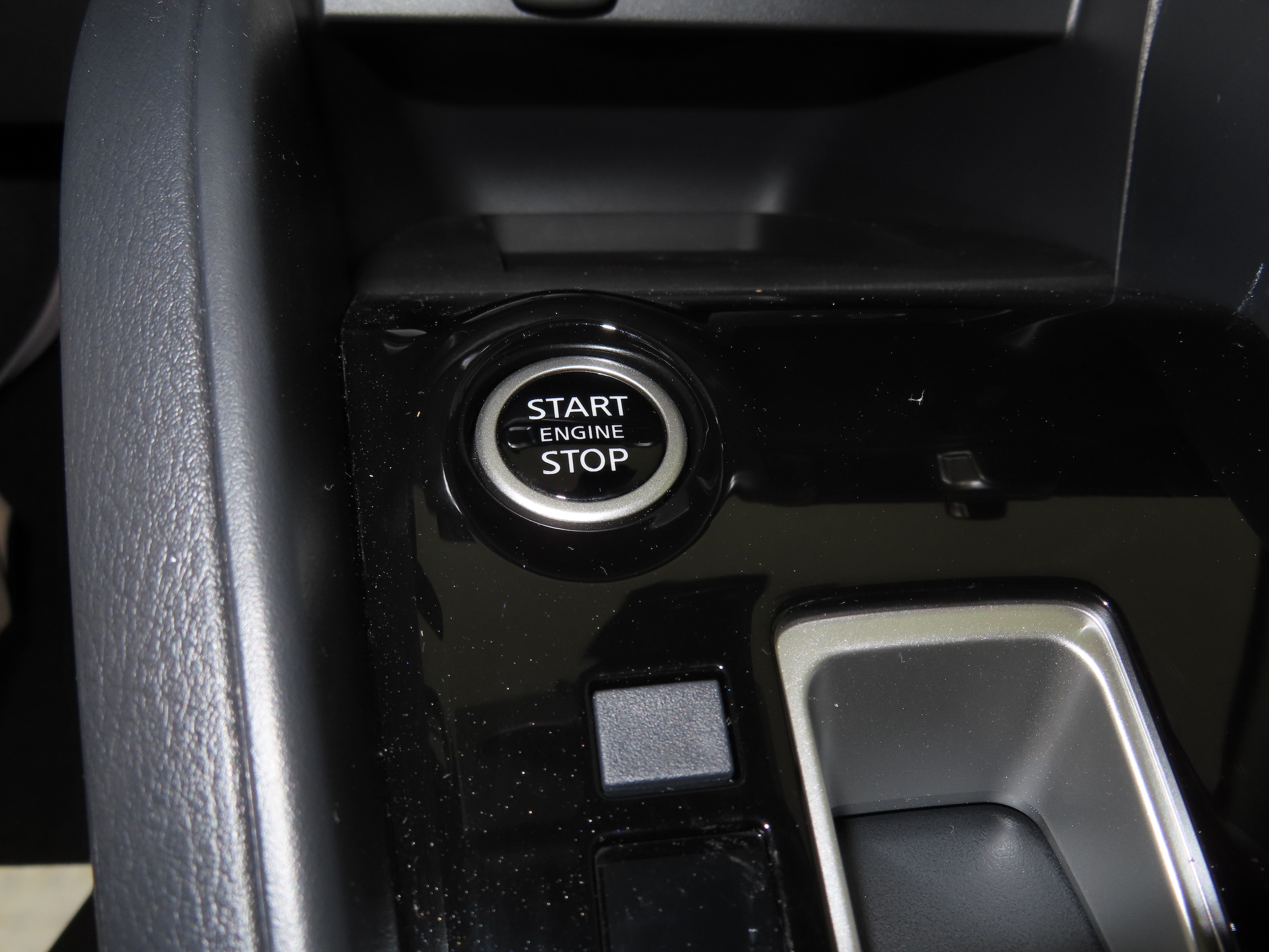 2025 Nissan Versa Sedan SV - Photo 25