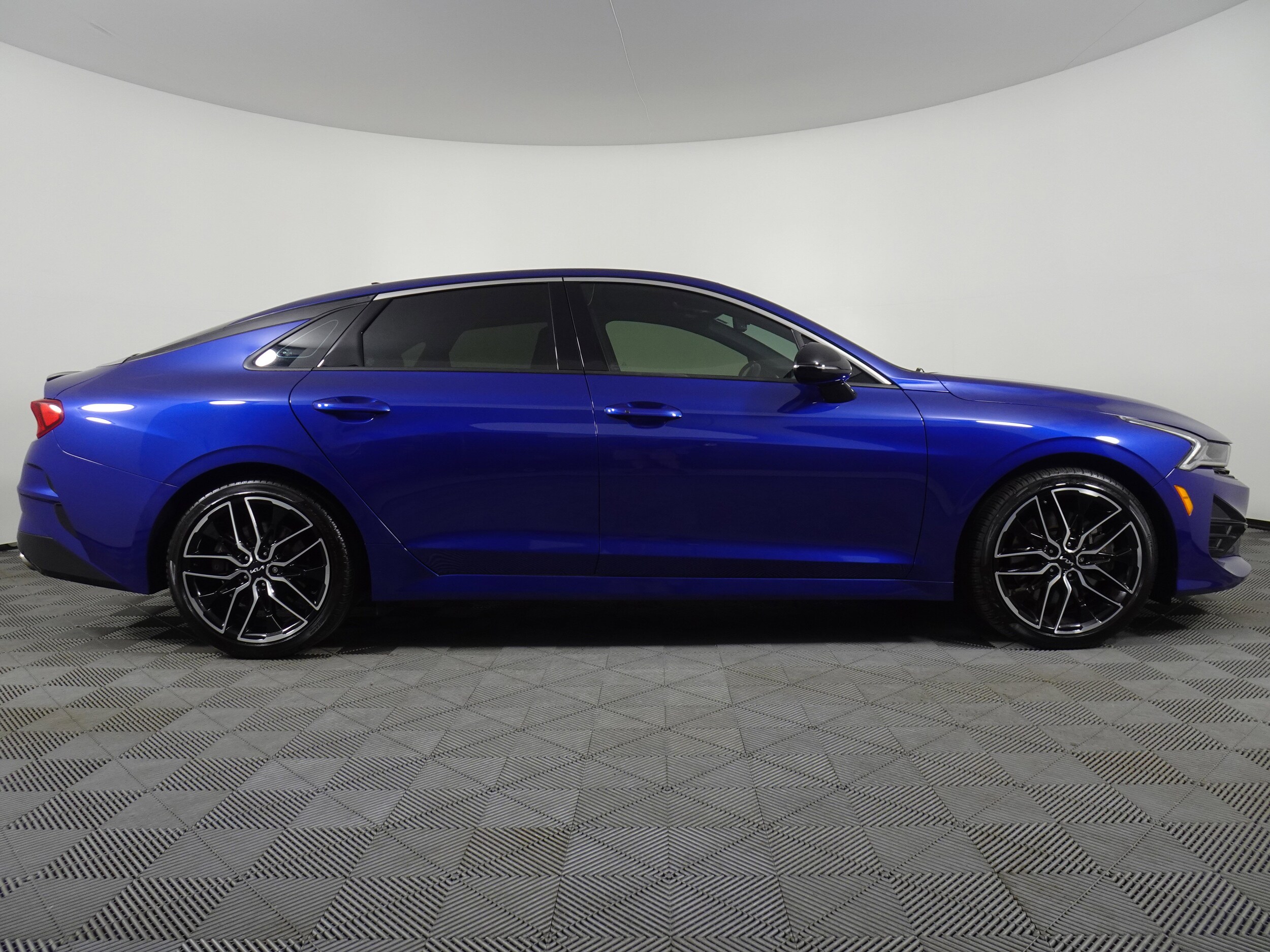 2023 Kia K5 GT photo 2