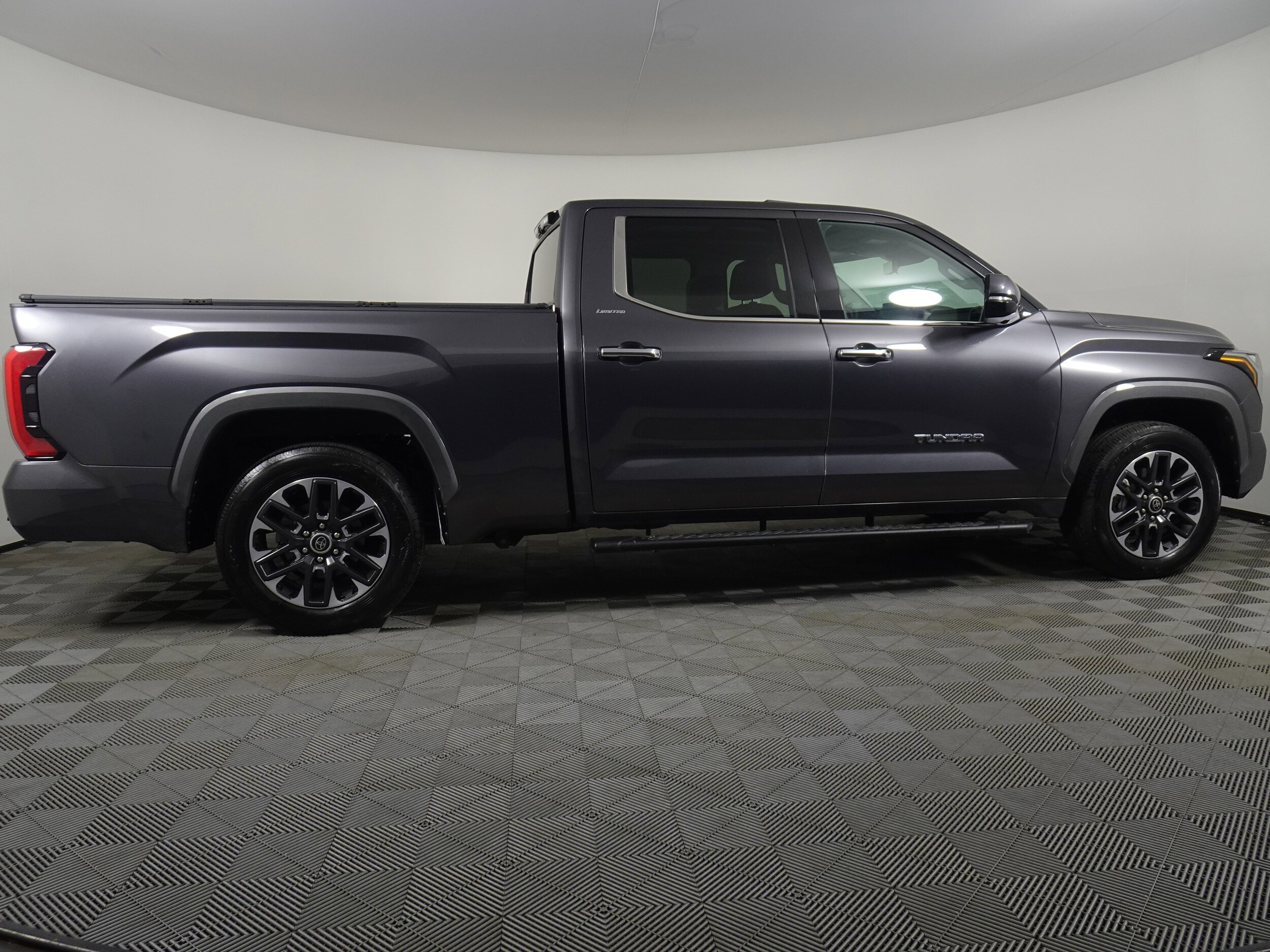 2023 Toyota Tundra Limited CrewMax photo 2