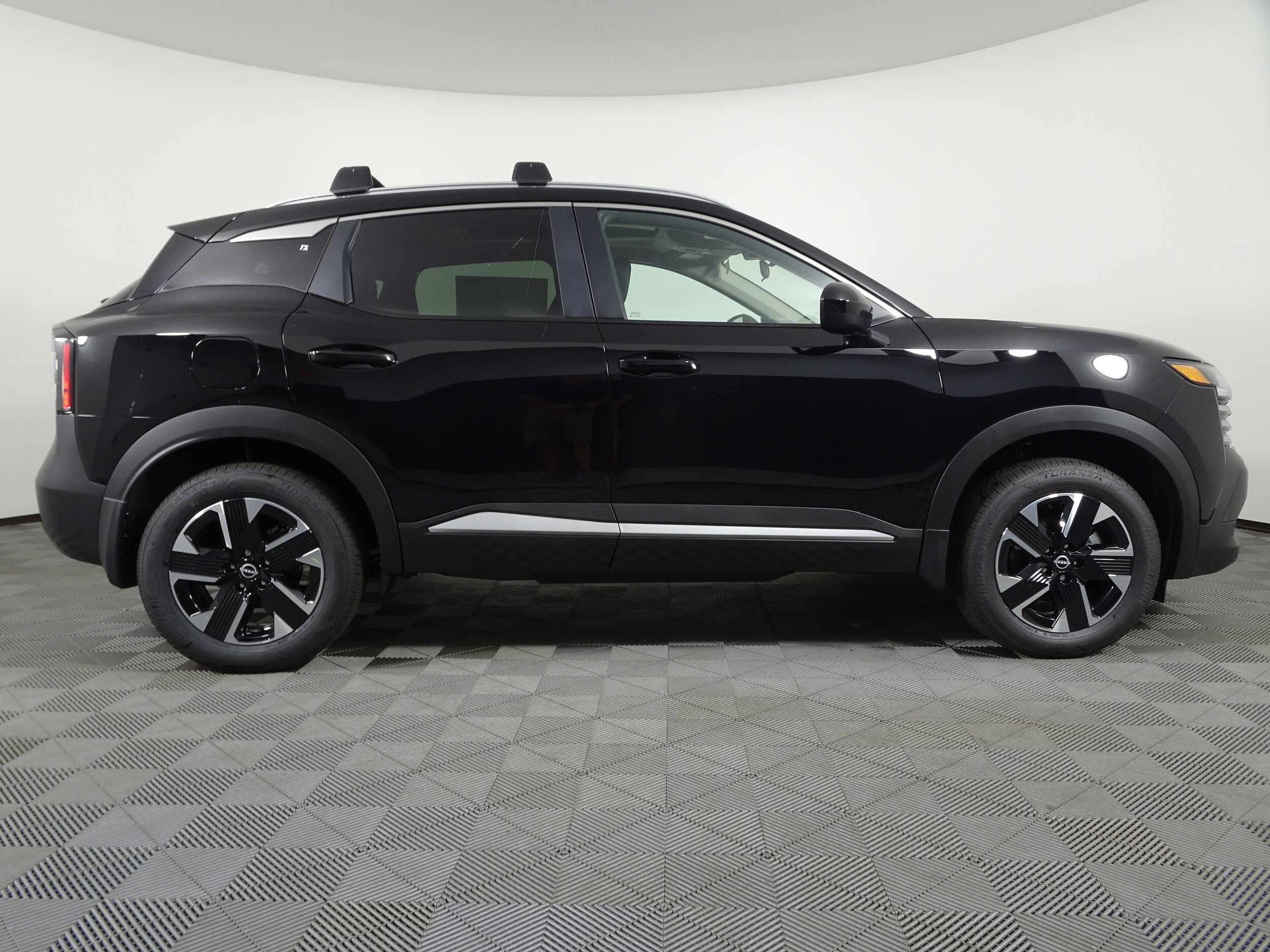 2026 Nissan Kicks SV photo 2