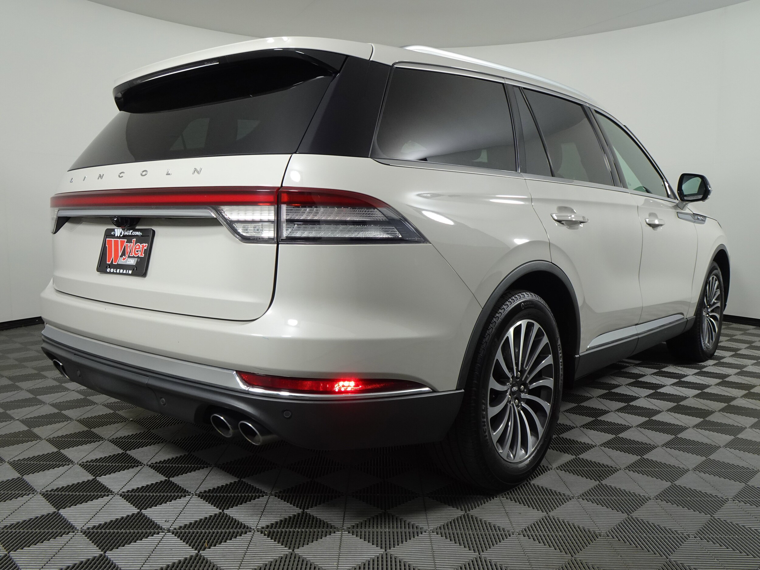 2020 Lincoln Aviator Reserve photo 3
