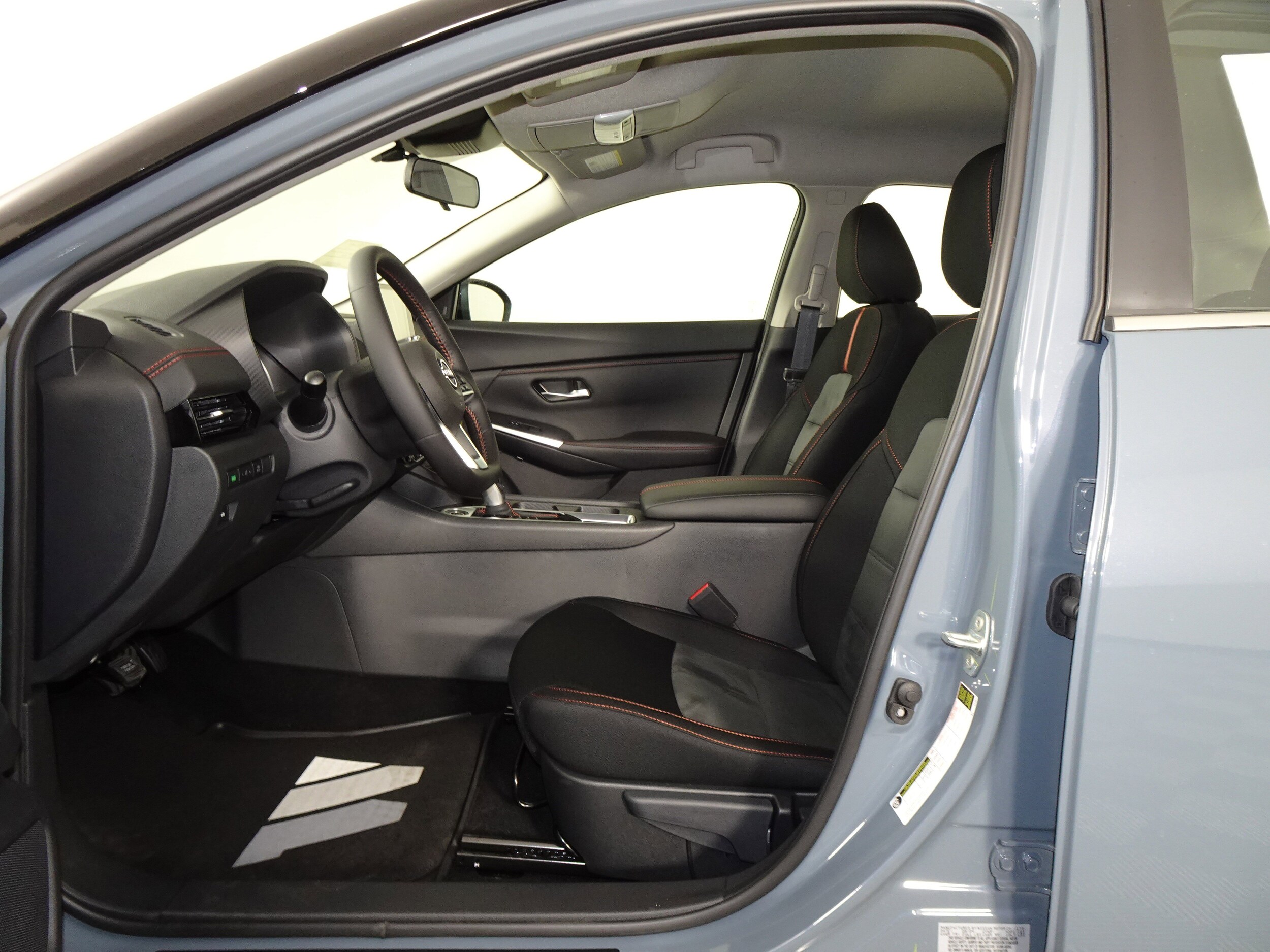 2025 Nissan Sentra SR photo 3