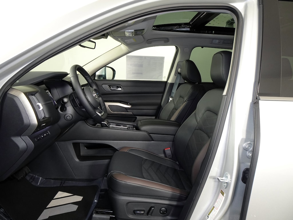 New 2025 Nissan Pathfinder Platinum SUV