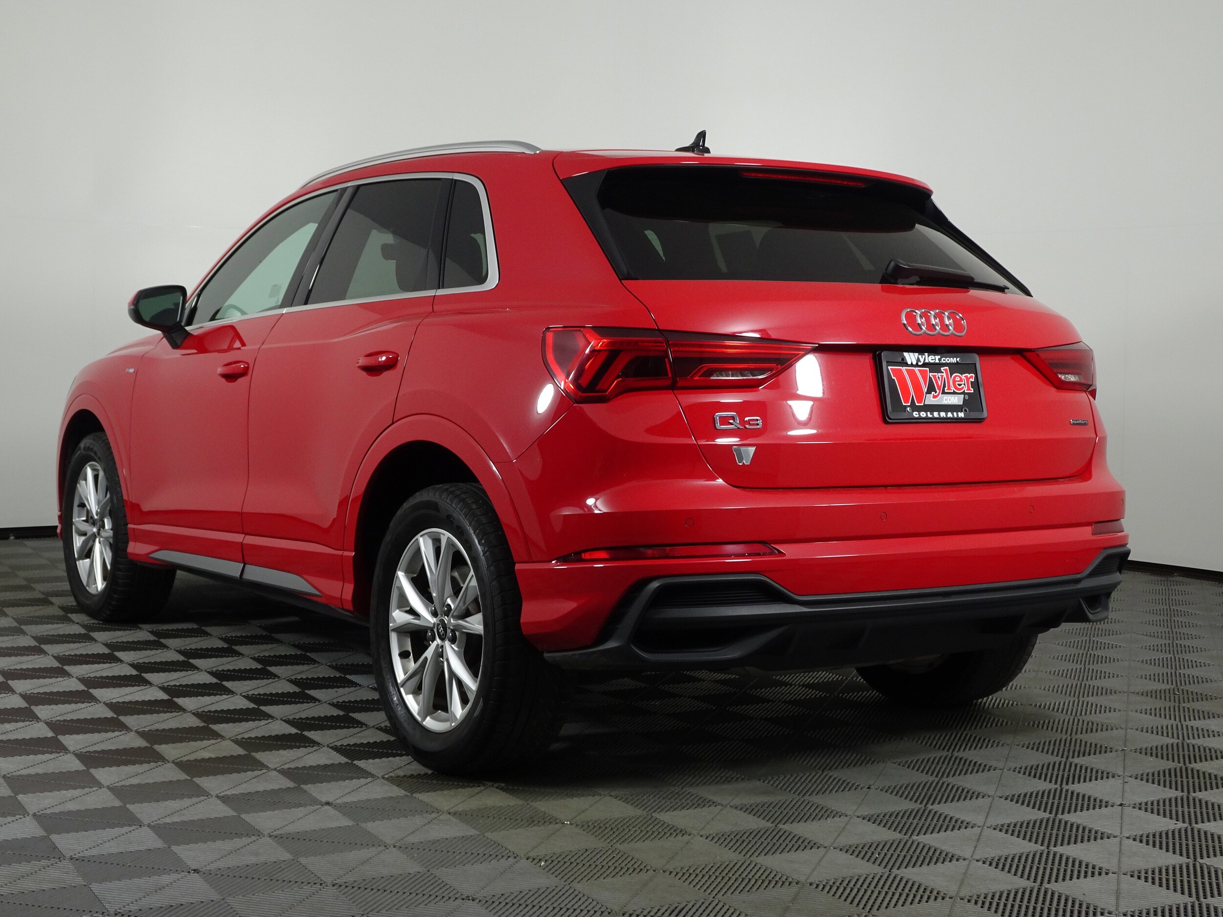 2024 Audi Q3 S line Premium photo 2