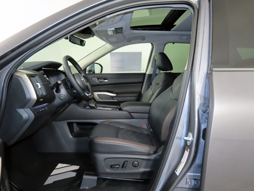 New 2025 Nissan Pathfinder Platinum SUV