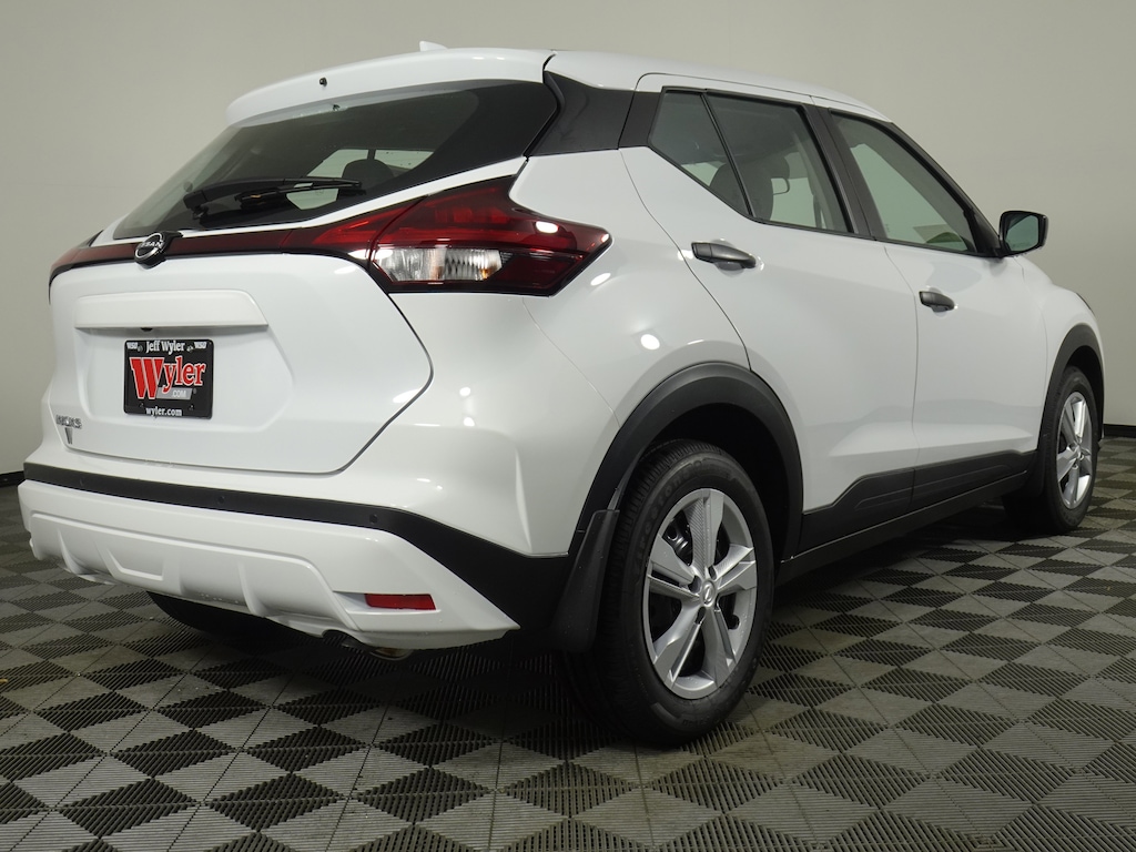 New 2025 Nissan Kicks Play S SUV