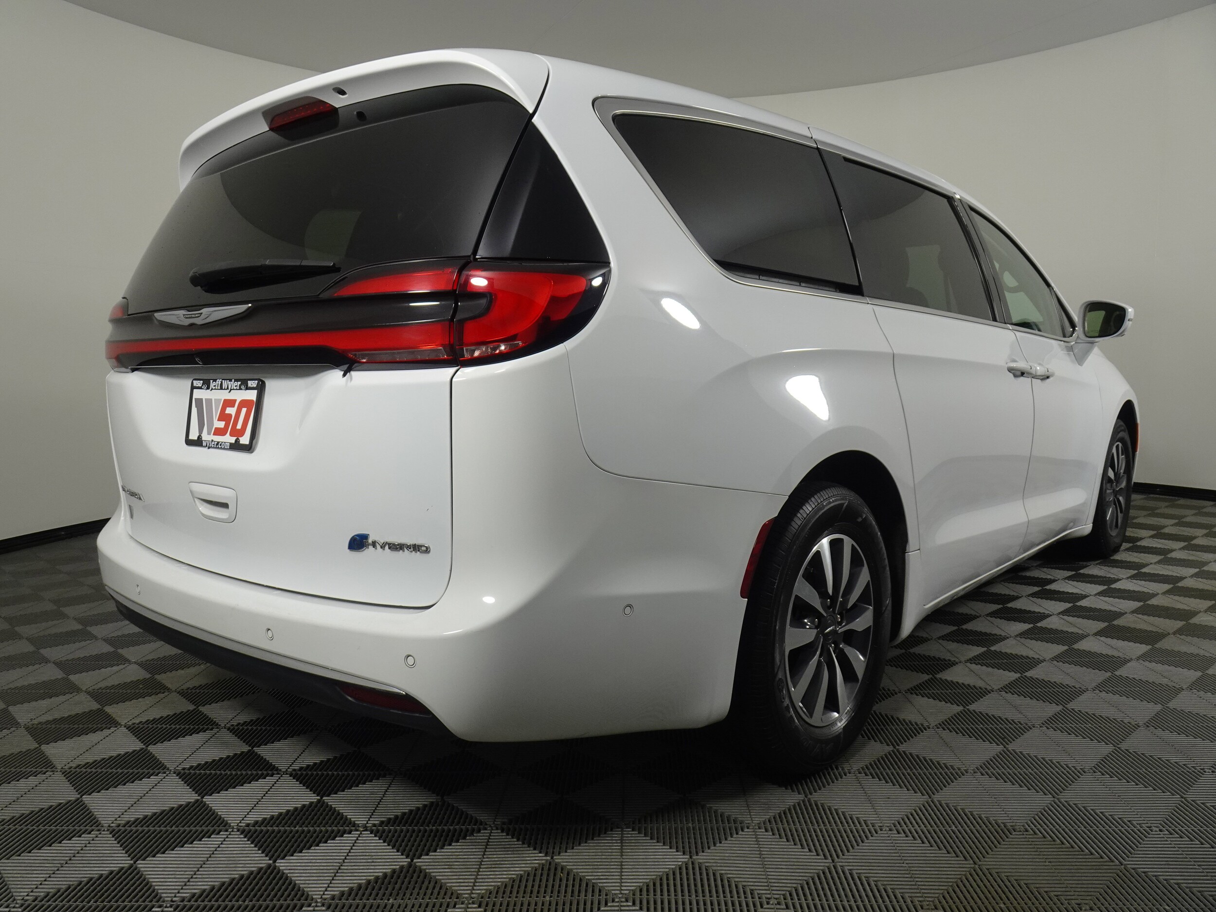 2022 Chrysler Pacifica Hybrid Touring L photo 3