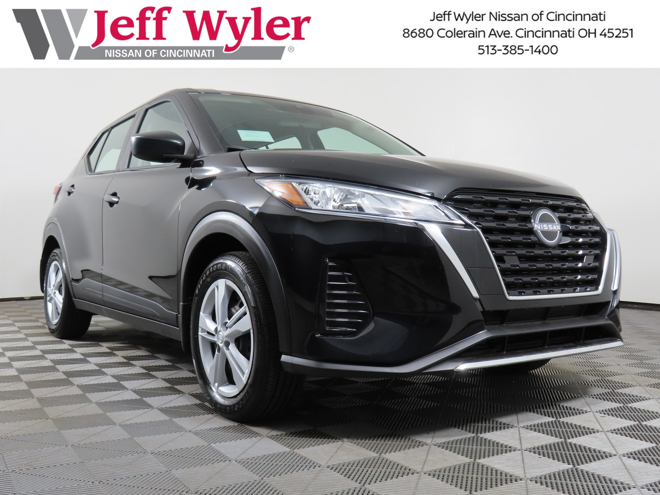 2025 Nissan KICKS PLAY Base's photo