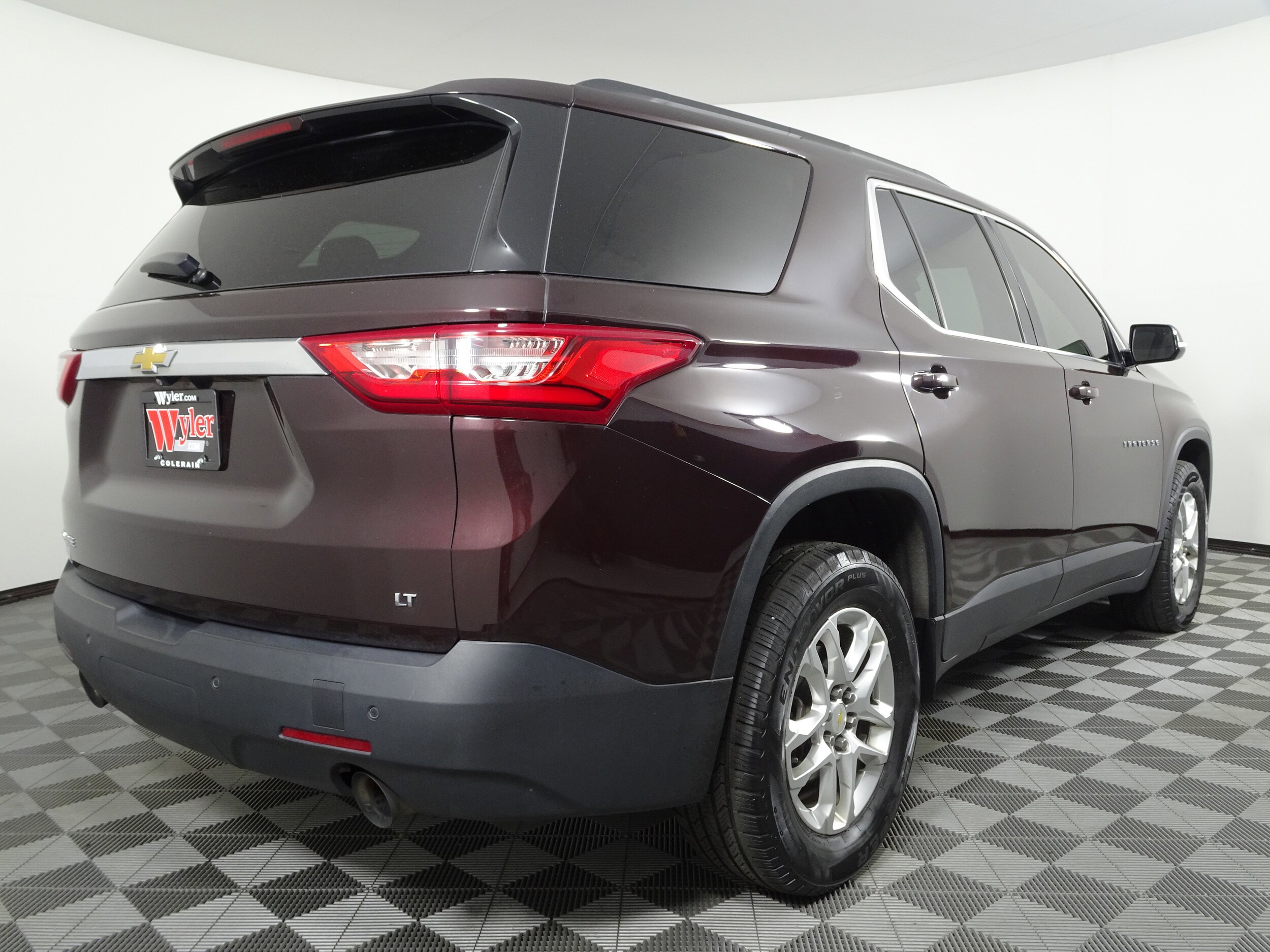 2020 Chevrolet Traverse photo 2