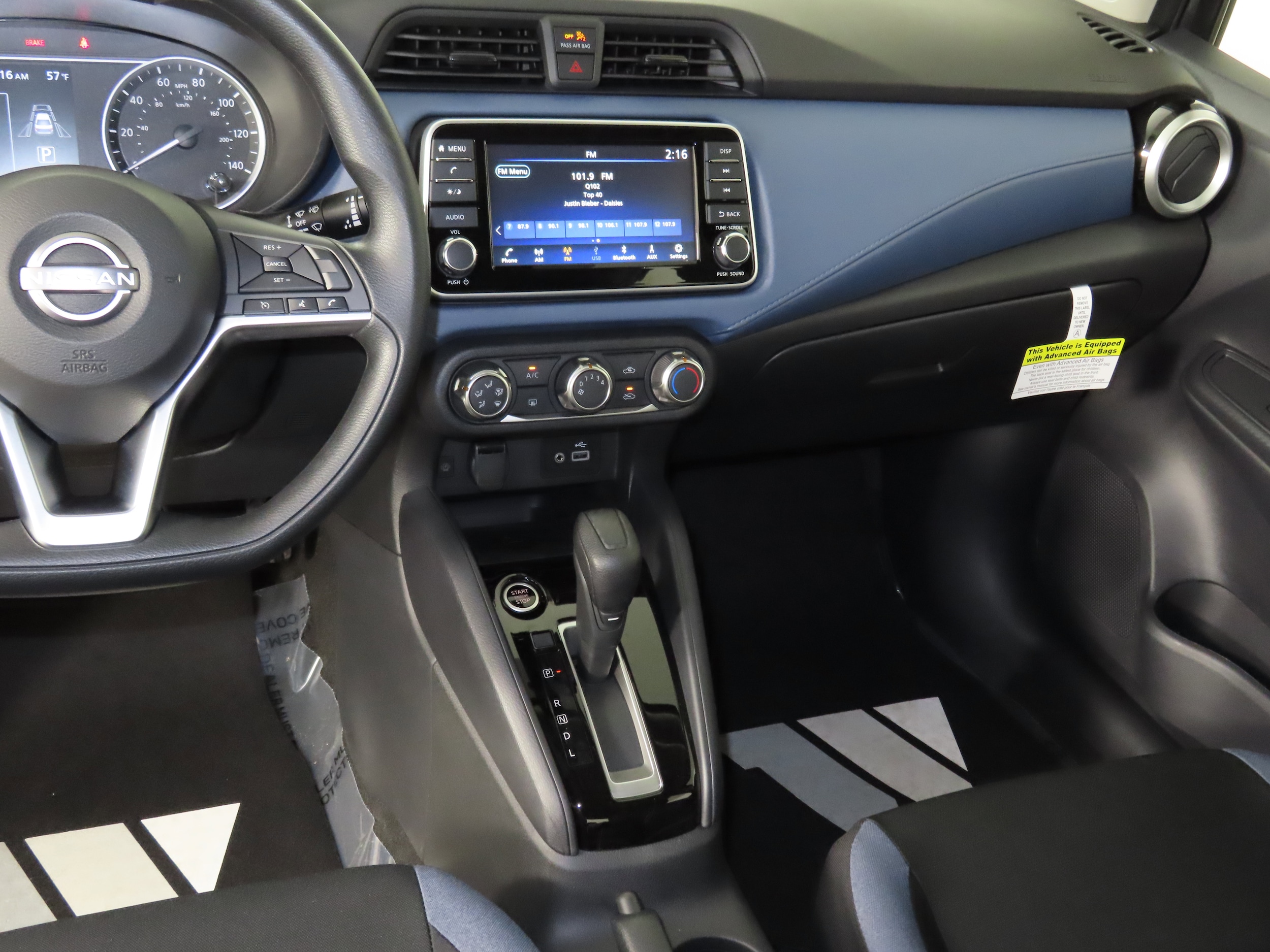 2025 Nissan Versa Sedan SV - Photo 8