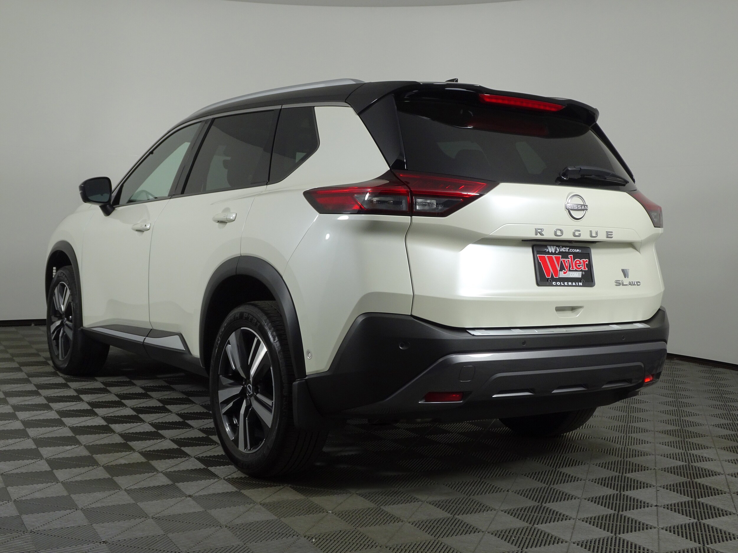 2023 Nissan Rogue SL photo 3