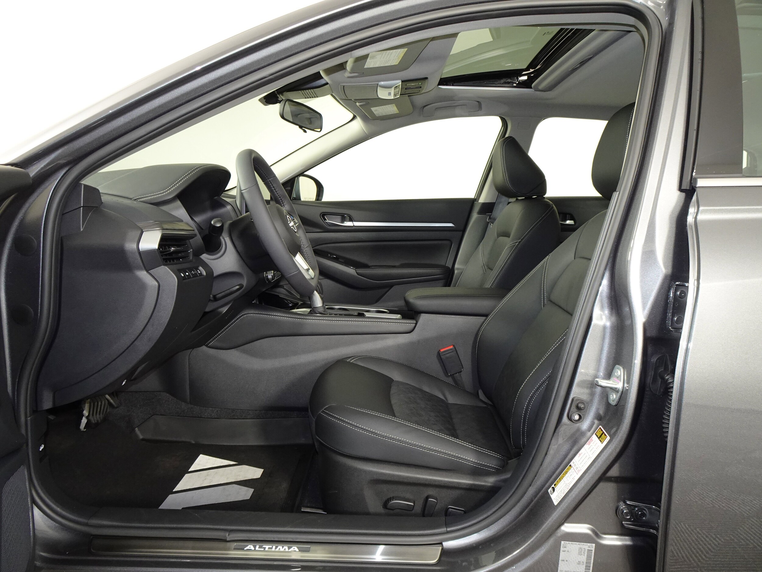 2025 Nissan Altima SL photo 4
