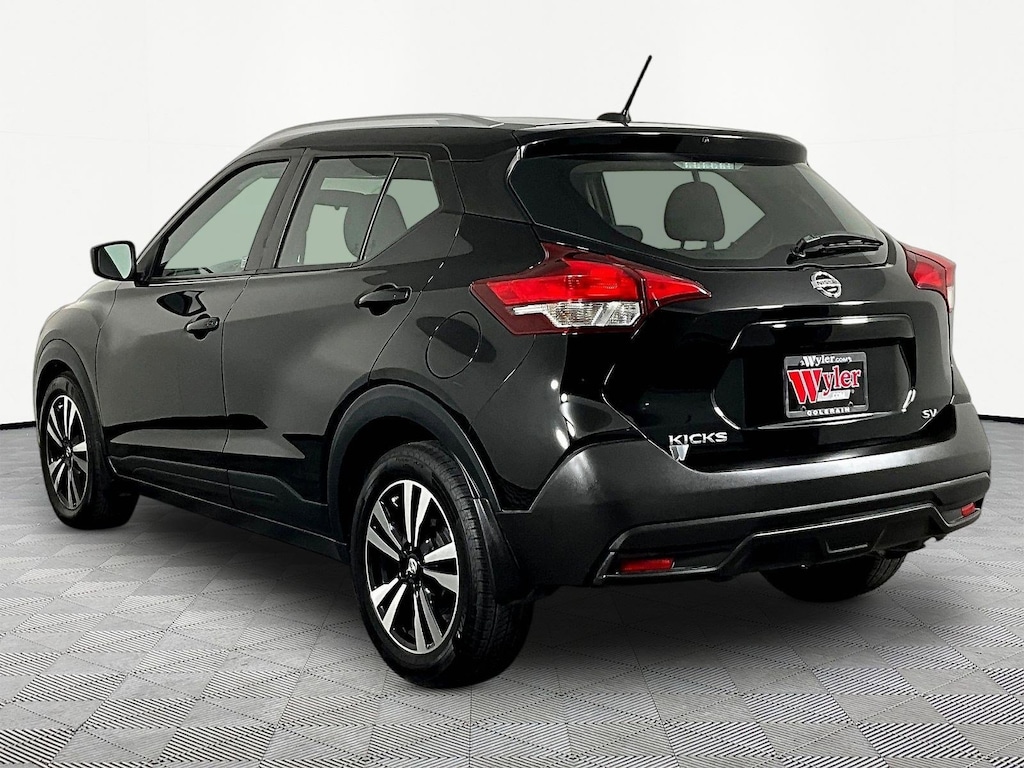 Used 2019 Nissan Kicks SV SUV