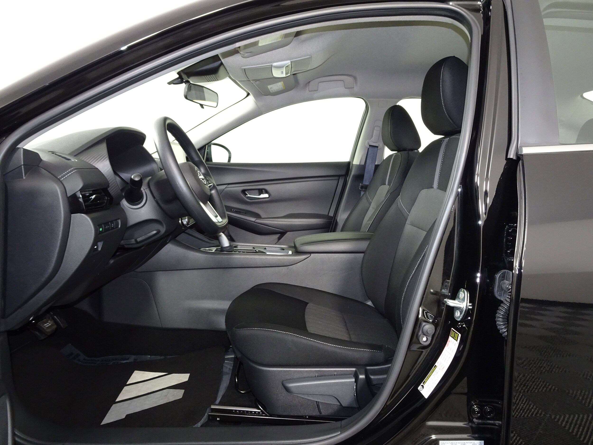 2025 Nissan Sentra SV photo 3