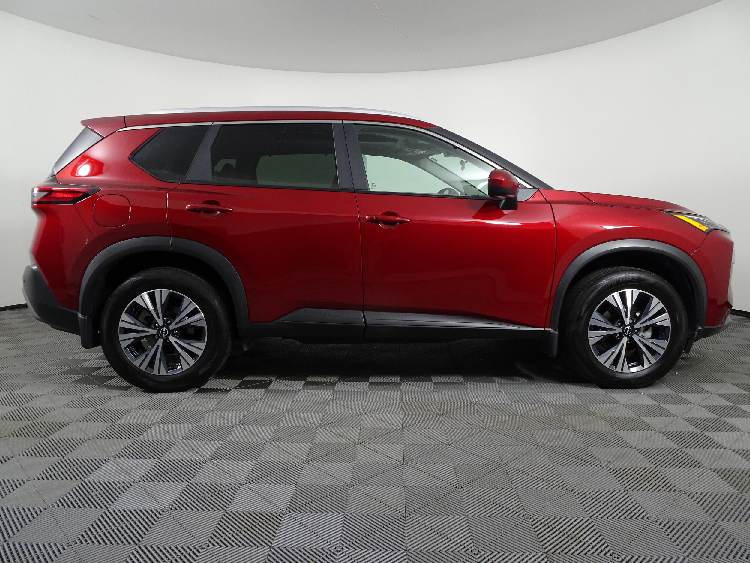 2023 Nissan Rogue SV photo 2