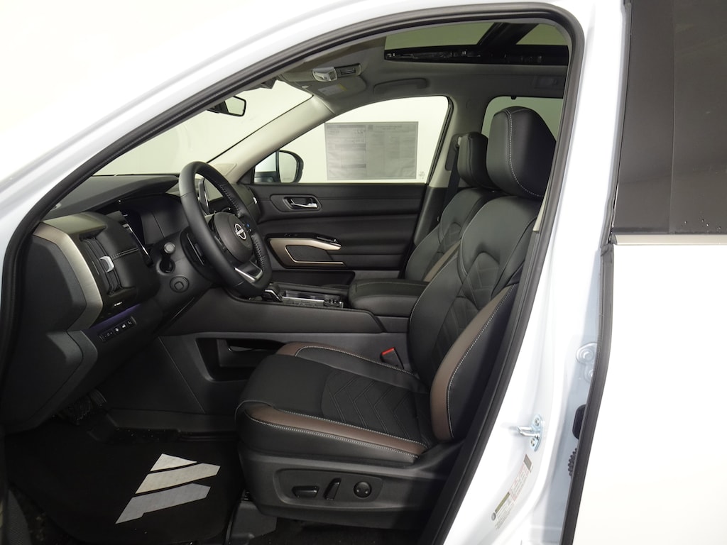 New 2025 Nissan Pathfinder Platinum SUV