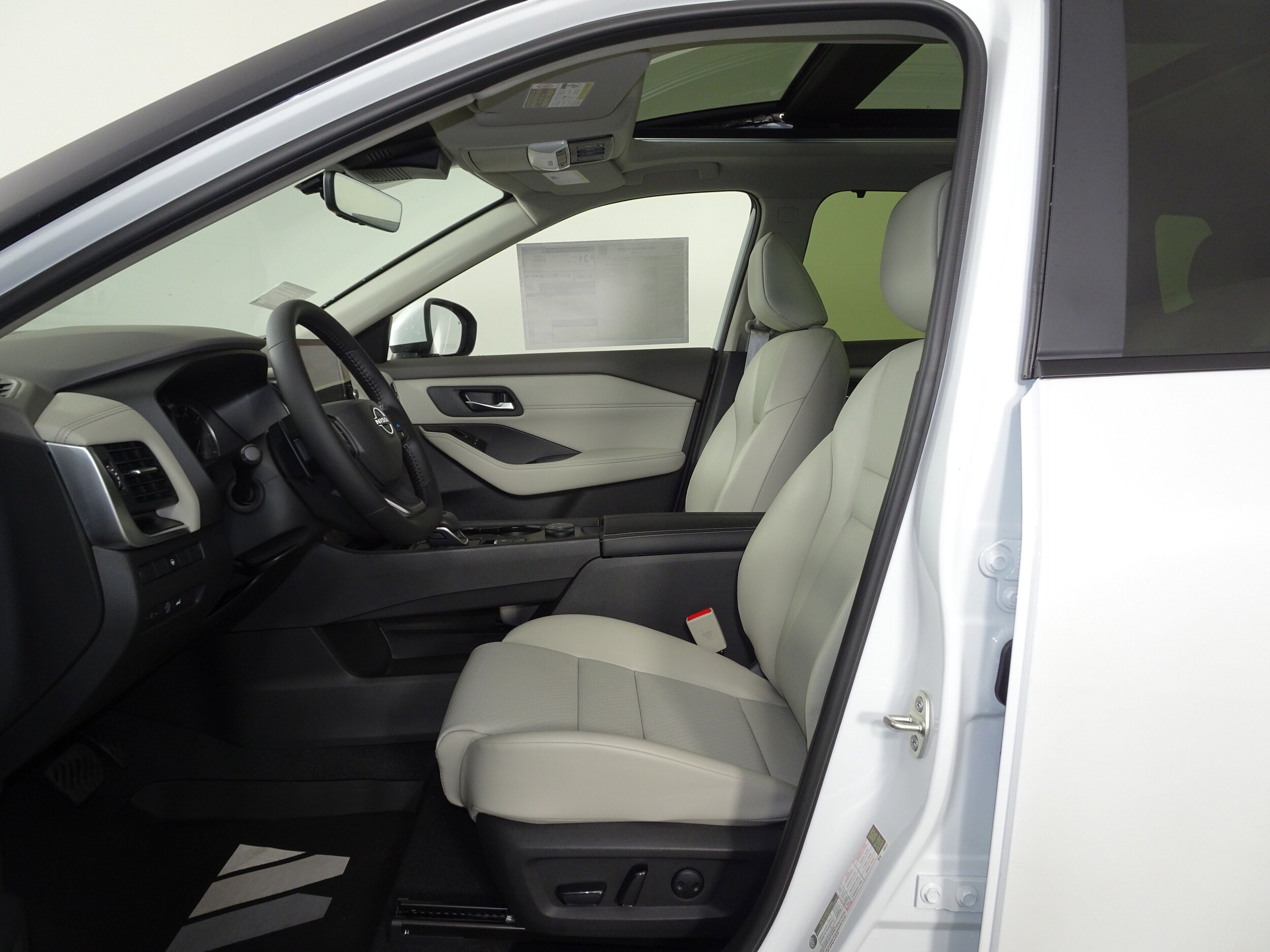 2026 Nissan Rogue SV photo 4