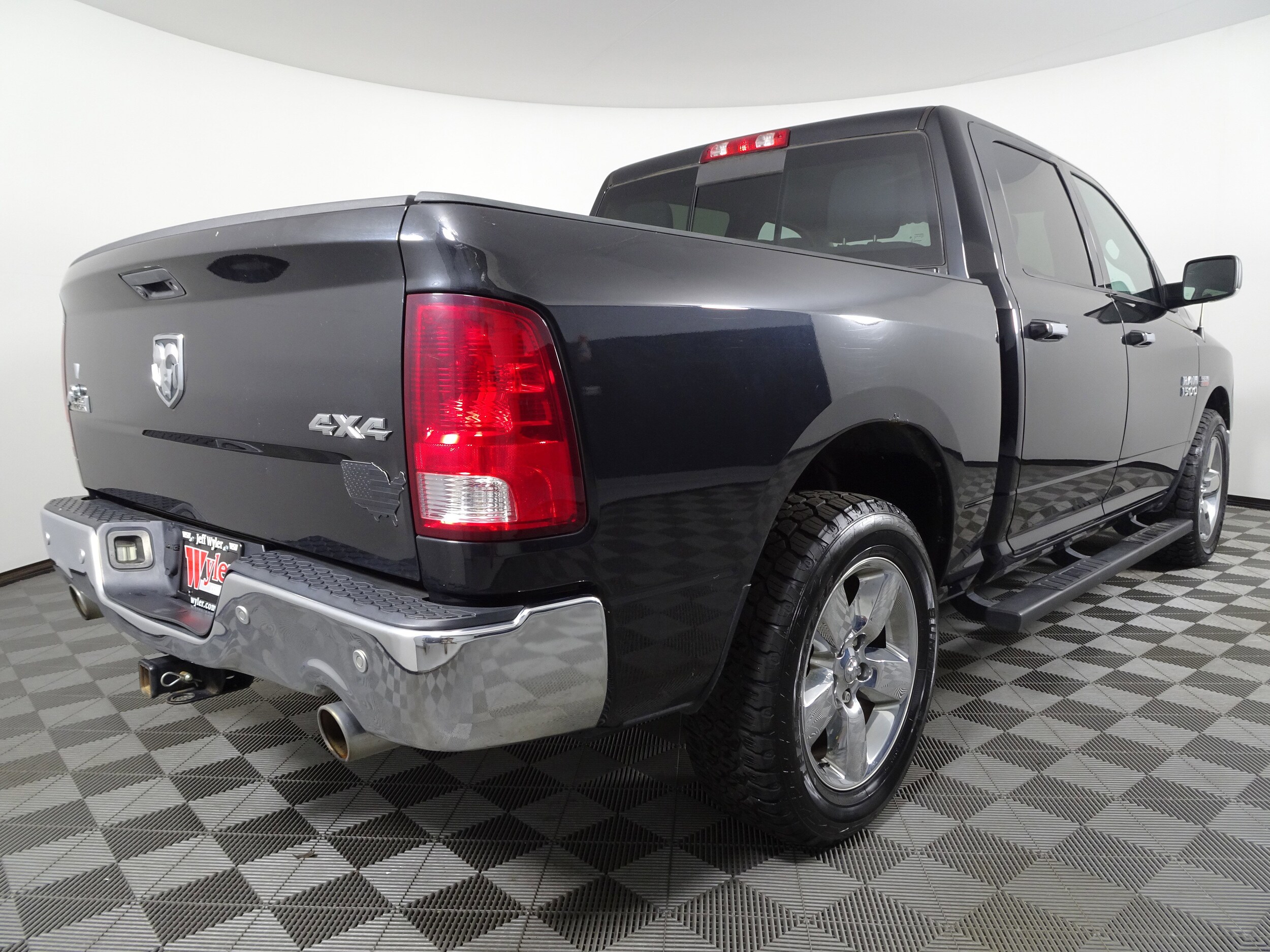 2017 Ram 1500 Big Horn photo 3