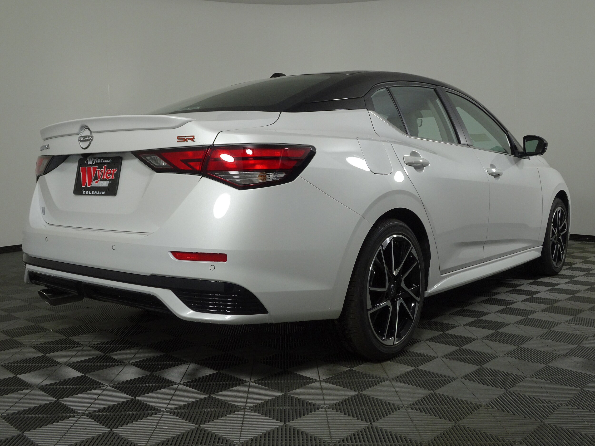 2025 Nissan Sentra SR photo 3