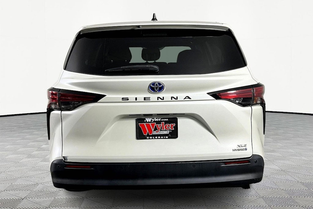 Used 2021 Toyota Sienna XLE Minivan/Van