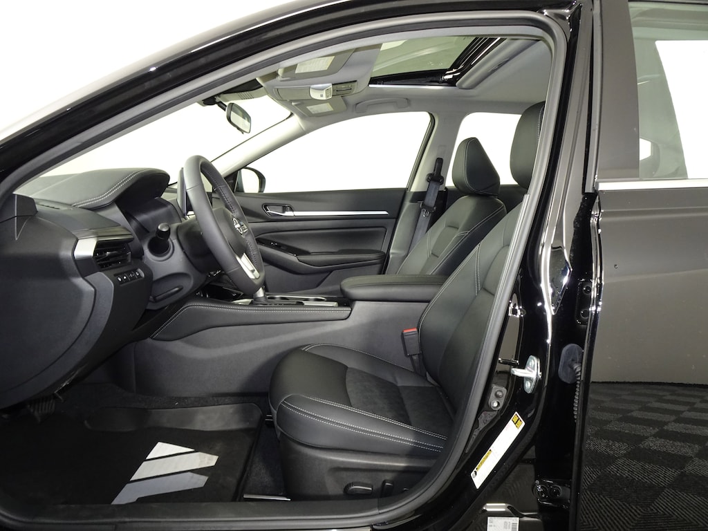 New 2025 Nissan Altima SL Sedan