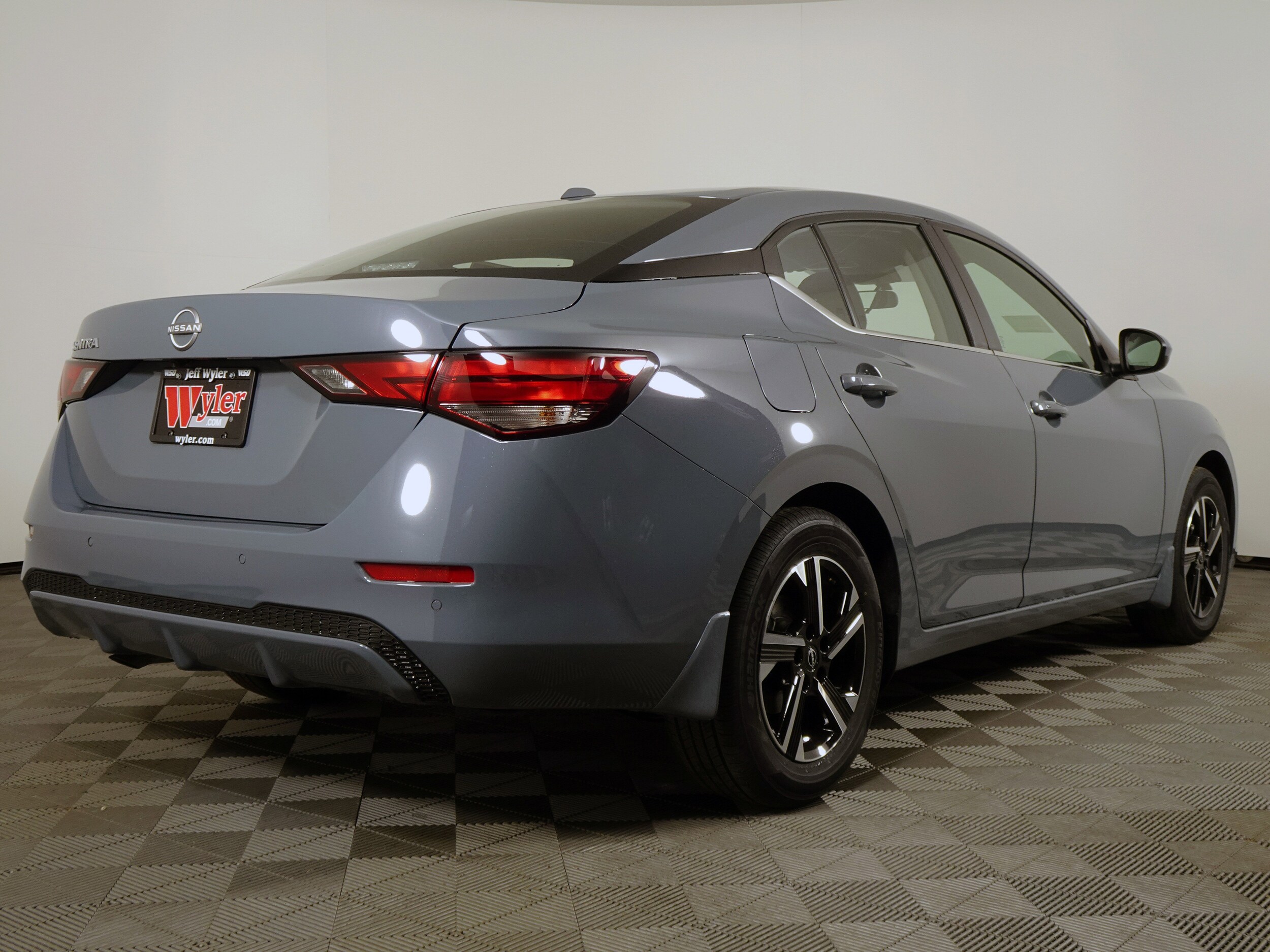 2025 Nissan Sentra SV photo 2