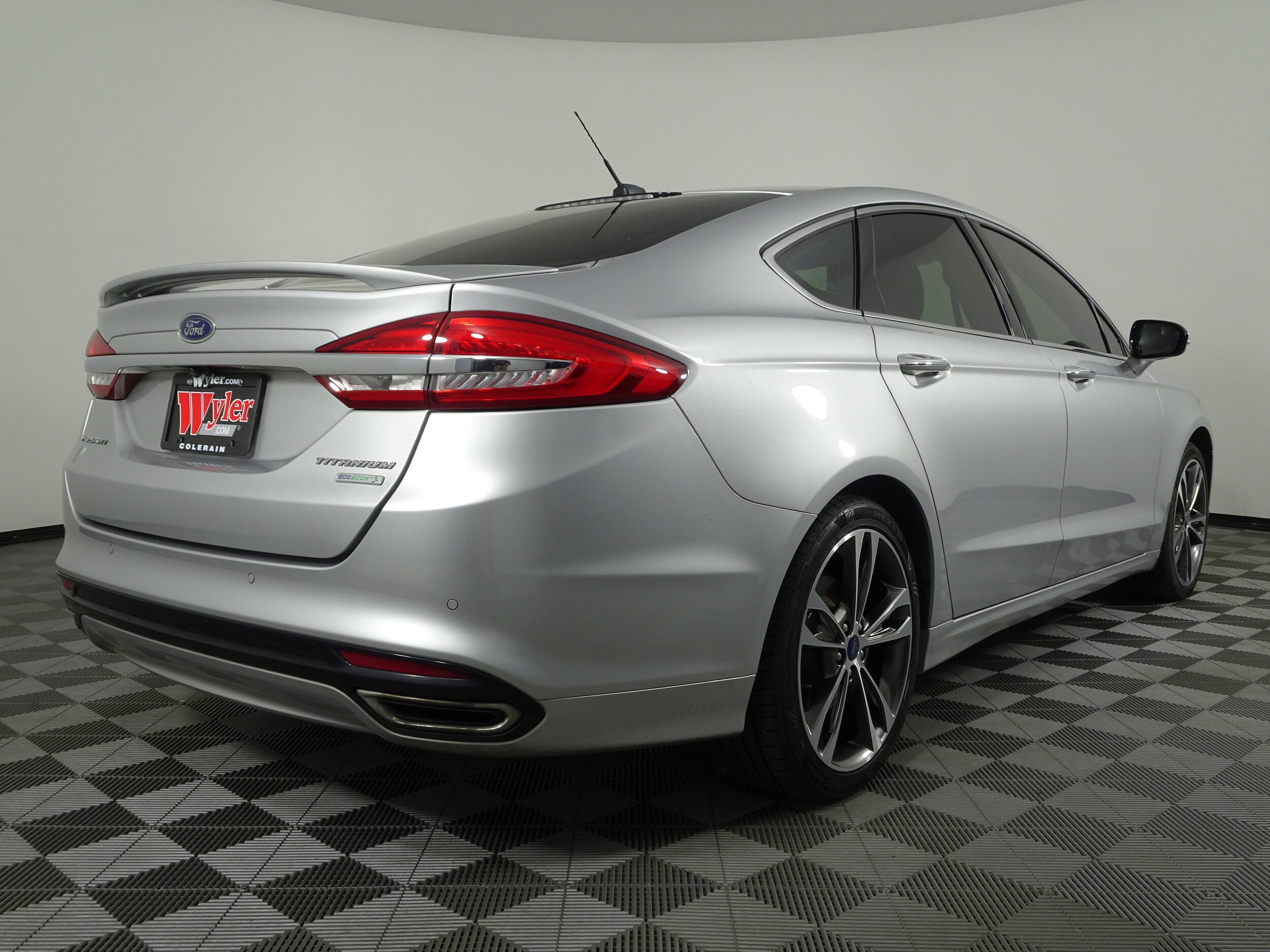 2017 Ford Fusion Titanium photo 3