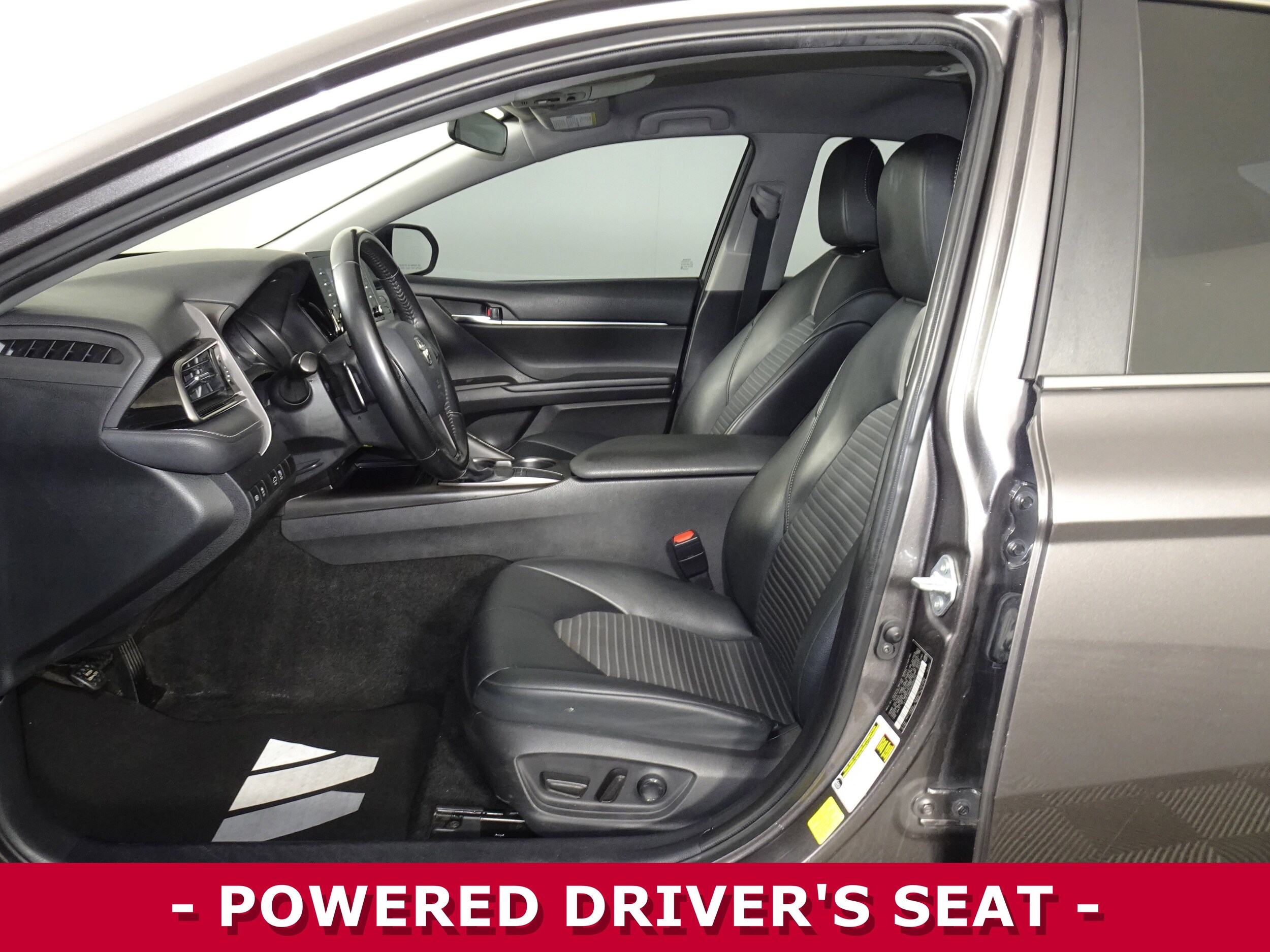 2022 Toyota Camry SE photo 4