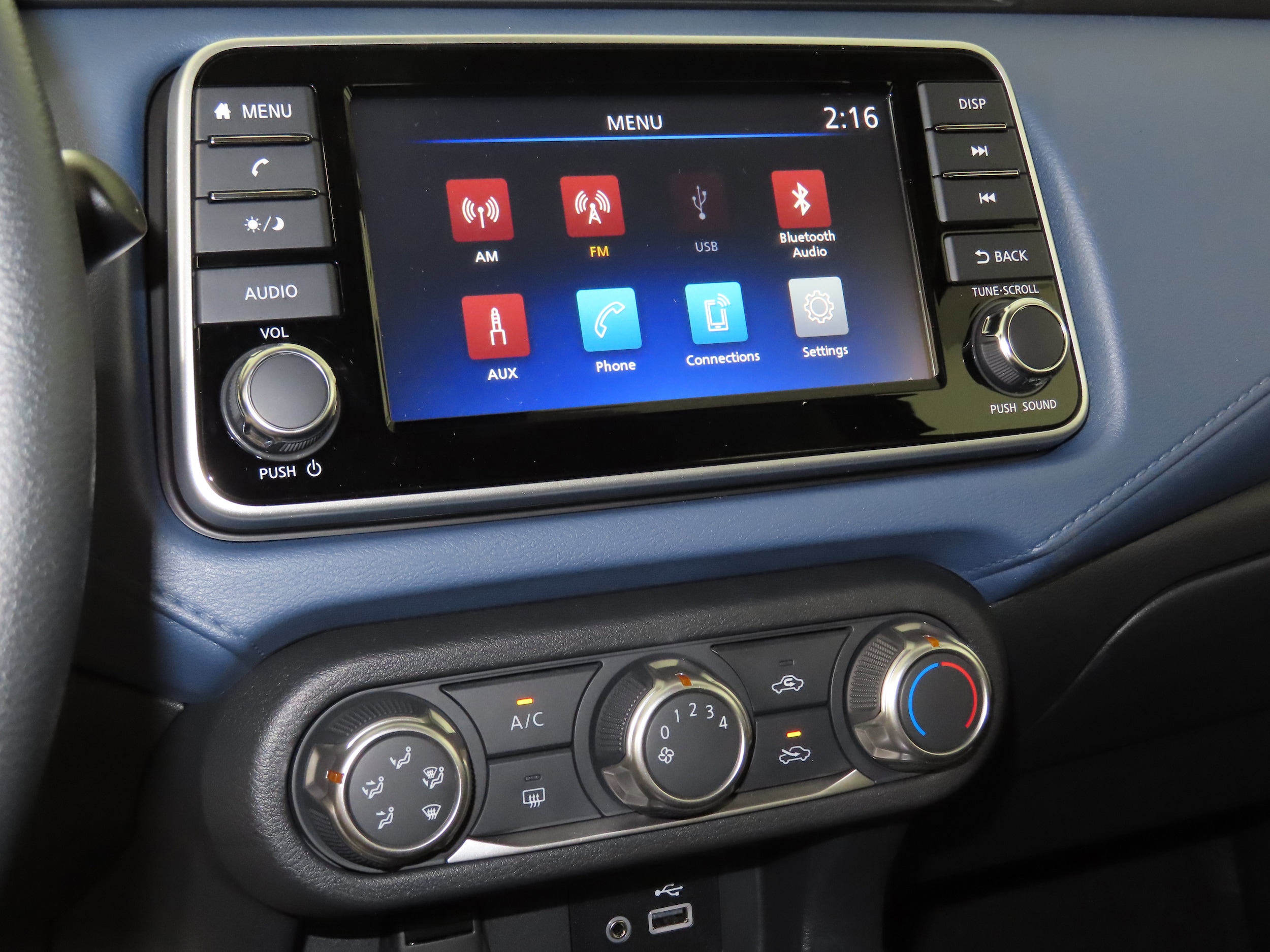 2025 Nissan Versa Sedan SV - Photo 23