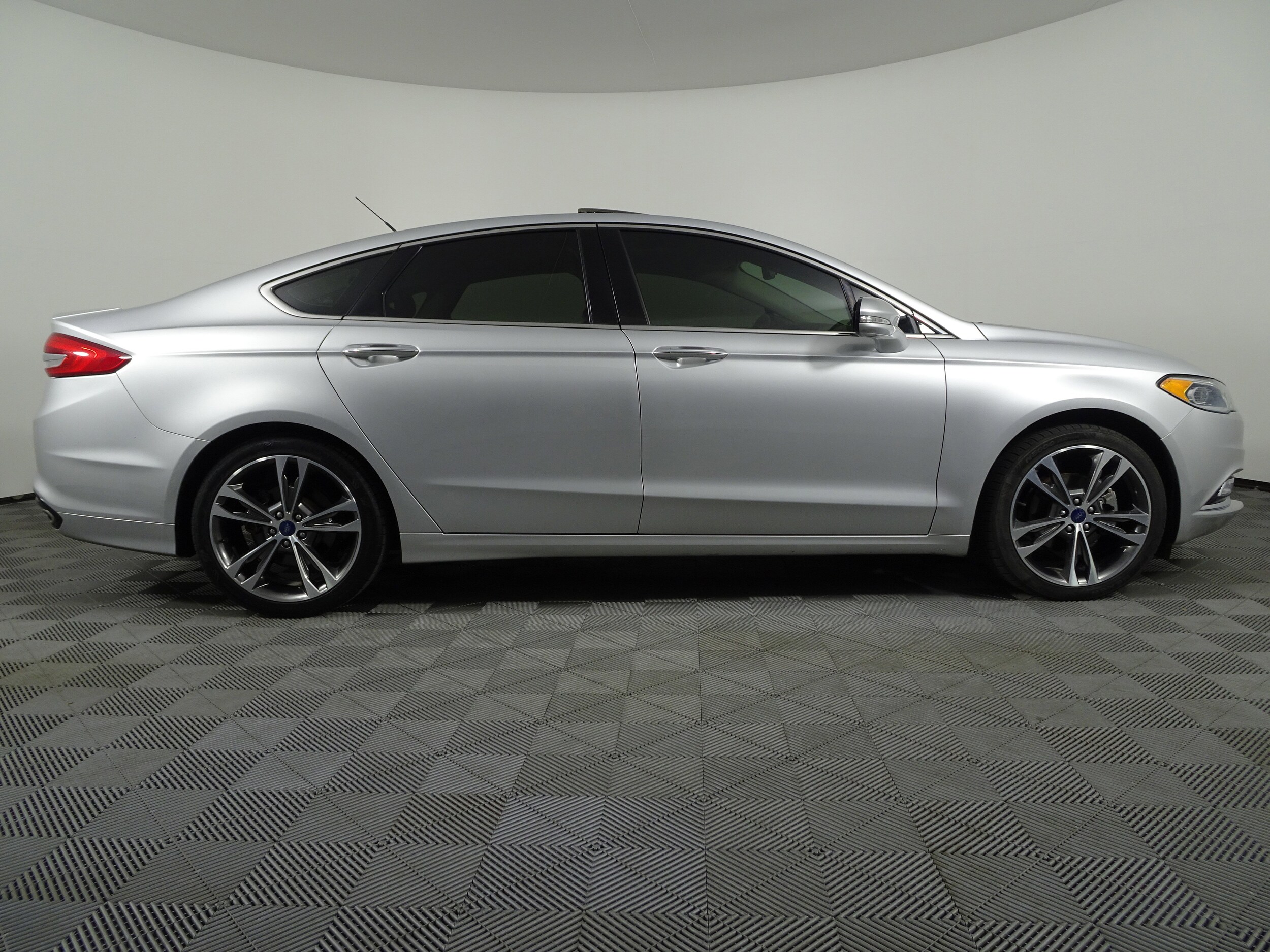 2017 Ford Fusion Titanium photo 2