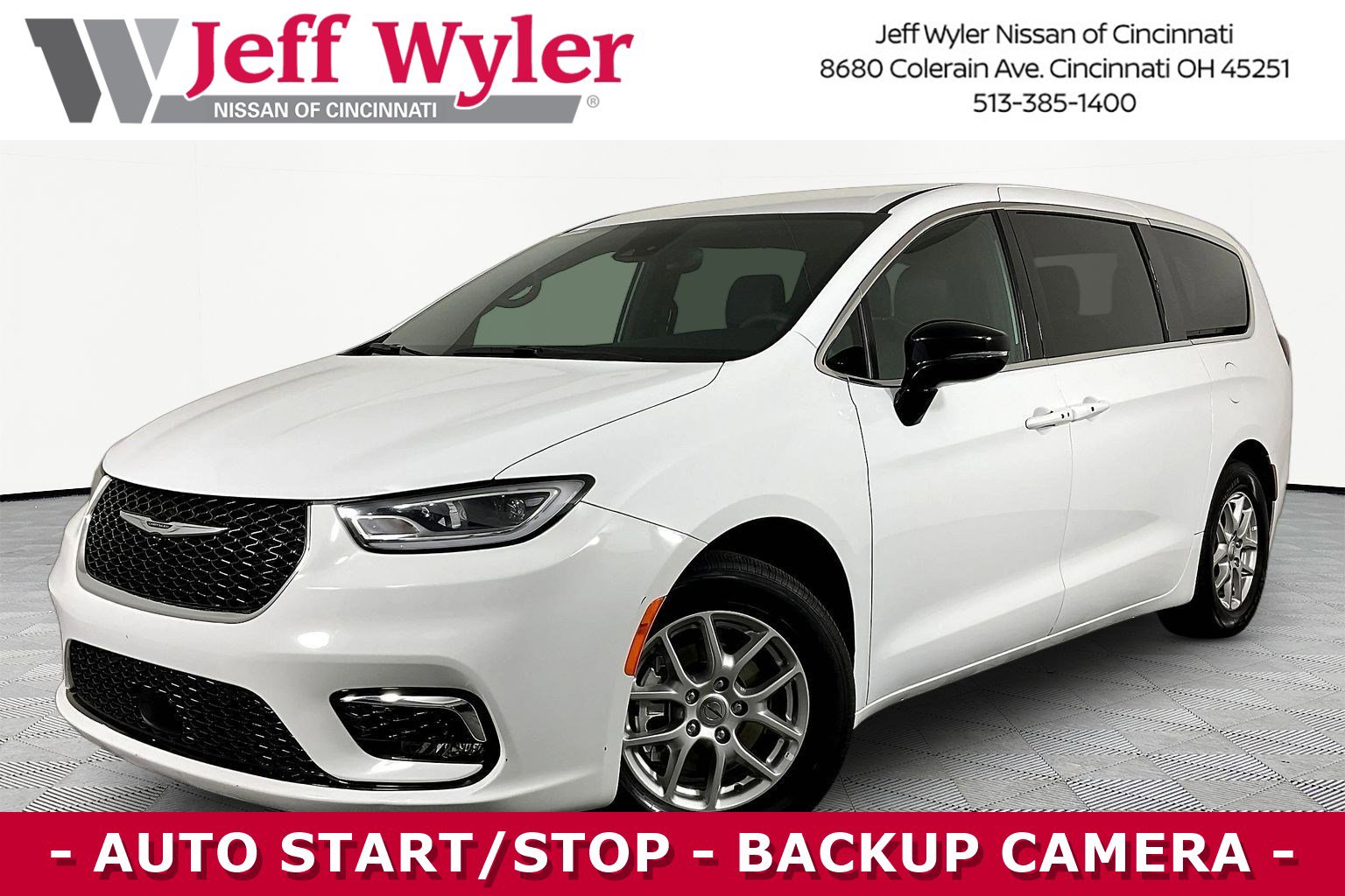 2025 Chrysler Pacifica Select's photo
