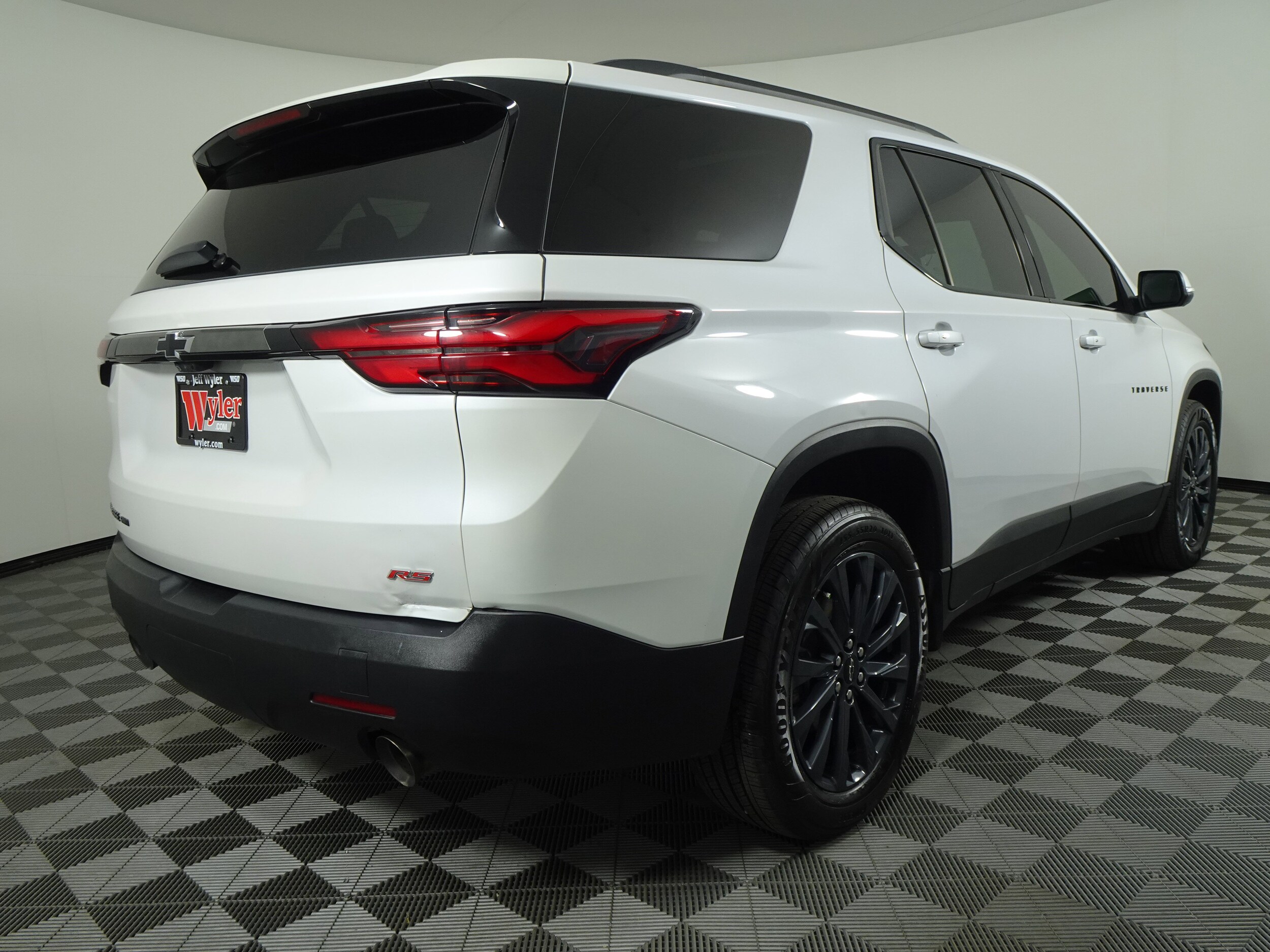 2023 Chevrolet Traverse RS photo 2