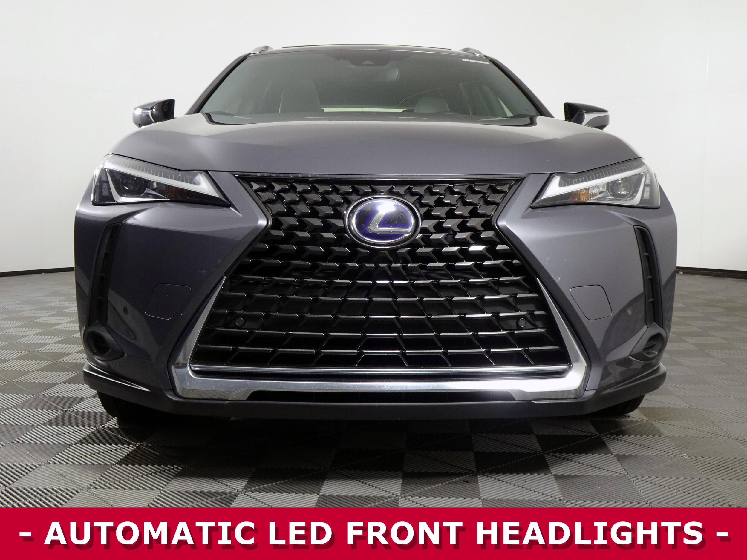 2020 Lexus UX 250h Premium photo 2