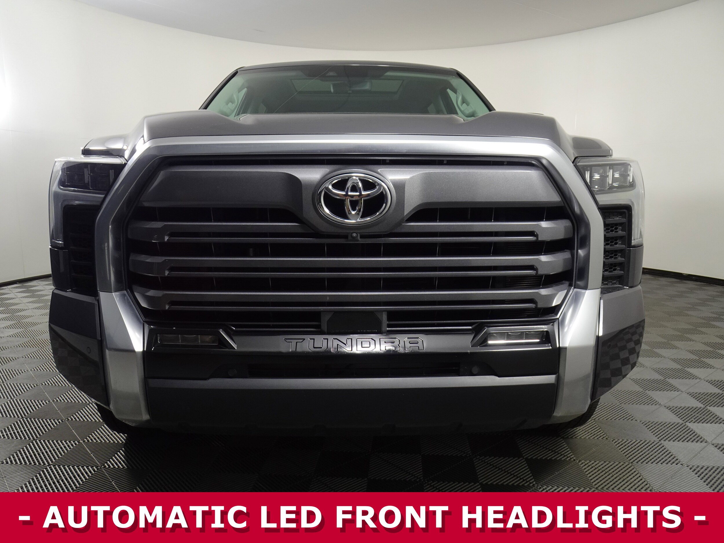 2023 Toyota Tundra Limited photo 2